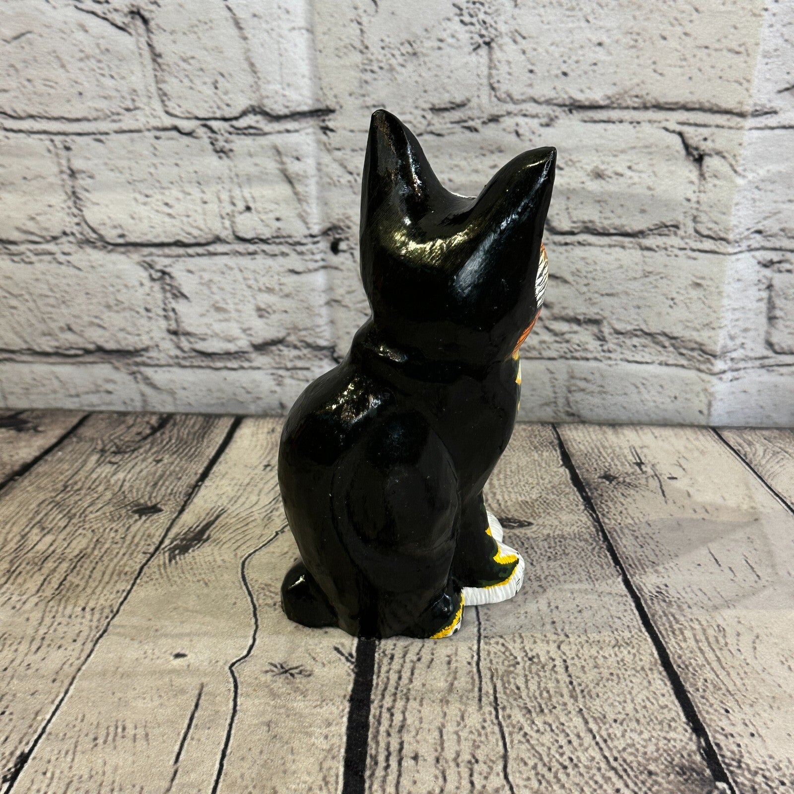 20cm x 10cm Black & White Sitting Style Painted Wooden Hand Carved Cat Wooden4
