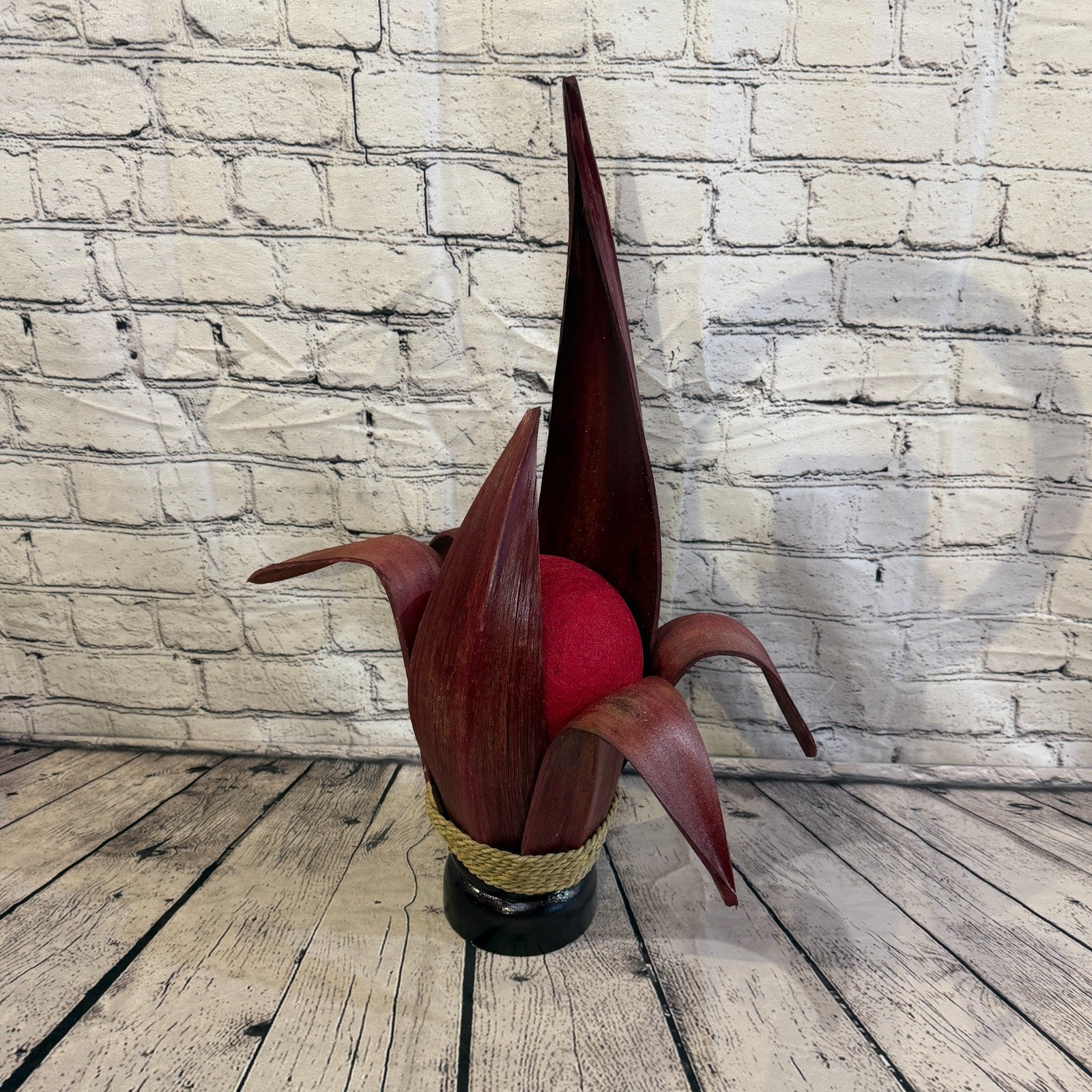 Red Light Red Natural 55cm Tall Leaf Lamp Twist LED UK Mains Plug Design 10
