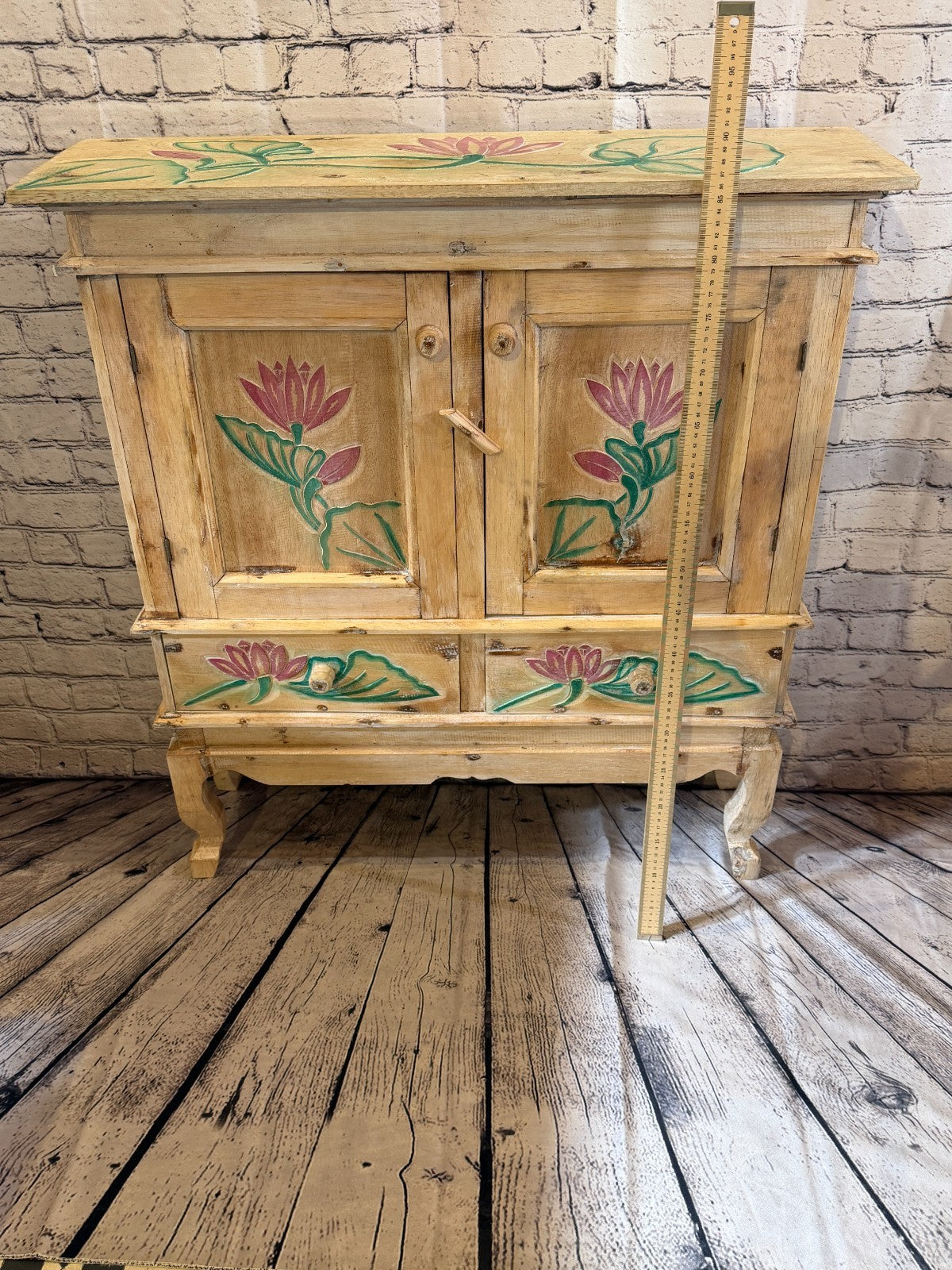 85cm x 80cm Flower 2 Door Long Wooden Side Cabinet Living Storage Furniture6