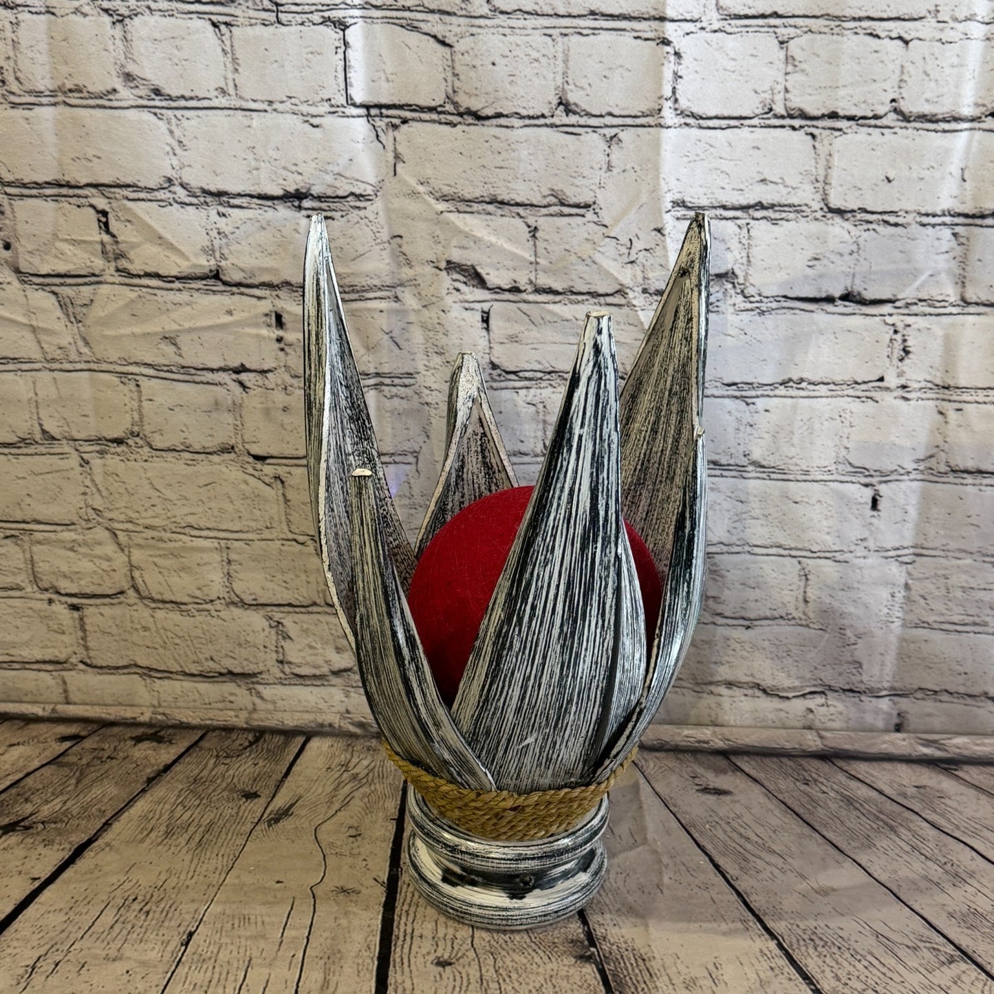 Red Light Silver Natural 40cm Tall Leaf Lamp Twist LED UK Mains Plug Design 112