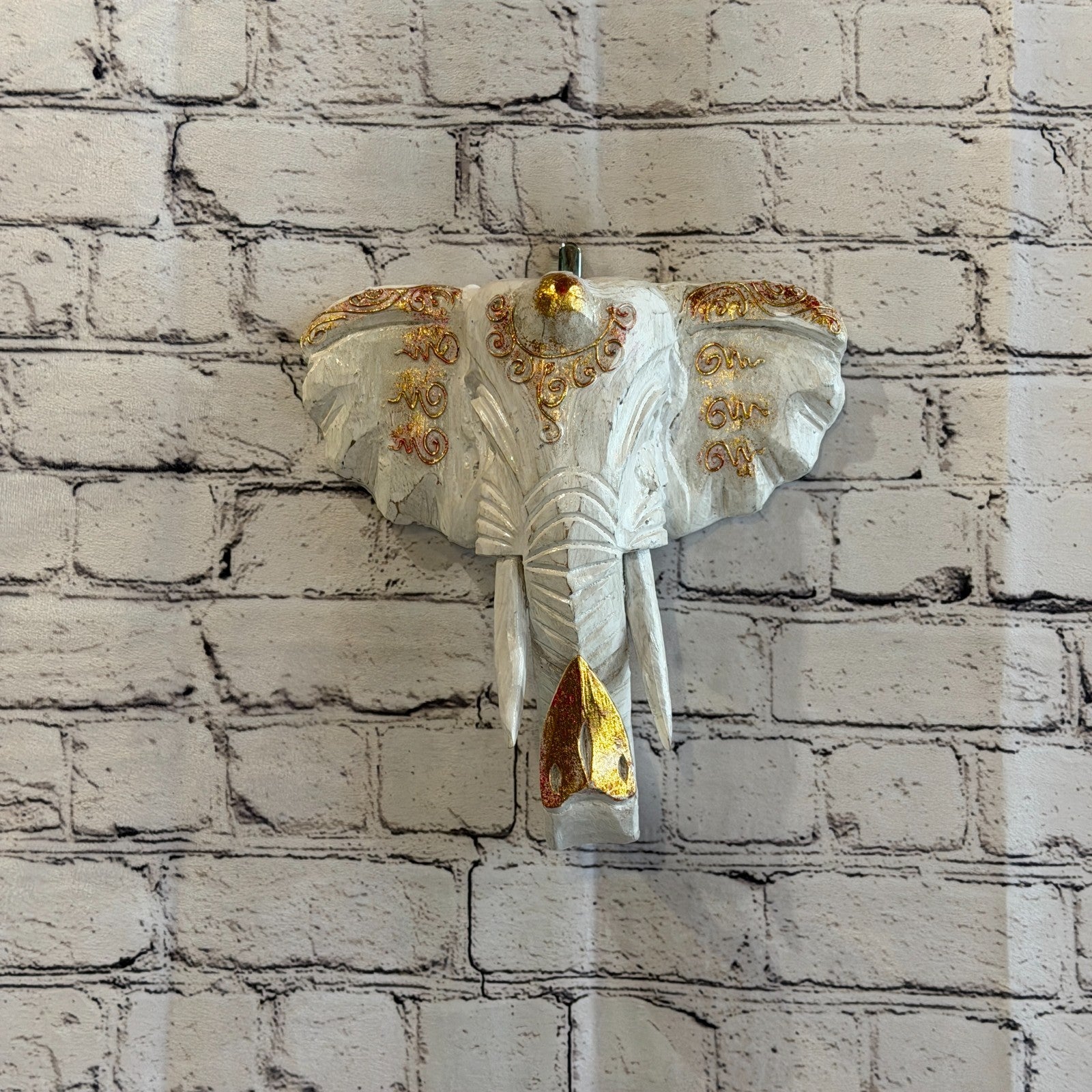 25cm x 25cm White Gold Painted Wood Elephant Head Wall Mounted Art Shabby2