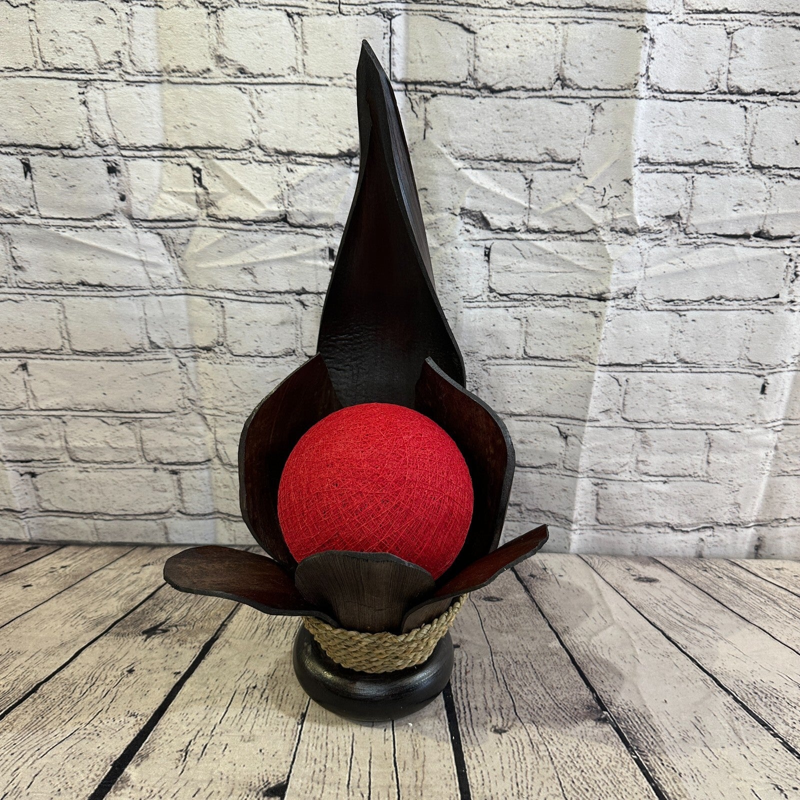 Red Brown Leaf Natural 45cm Tall Leaf Lamp Twist LED UK Mains Plug Design 70