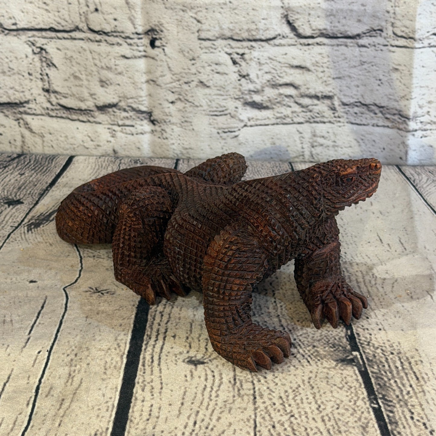10cm x 20cm Wooden Komodo Dragon Exquisite Detailing Ornament Hand Carved3