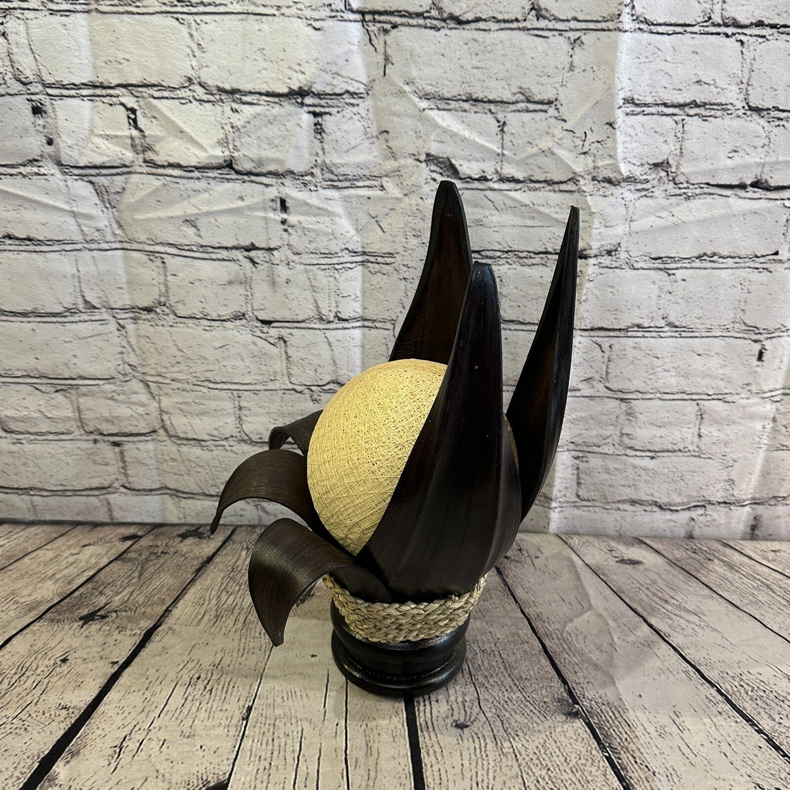 White Dark Brown Natural 35cm Tall Leaf Lamp Twist LED UK Mains Plug Design 32