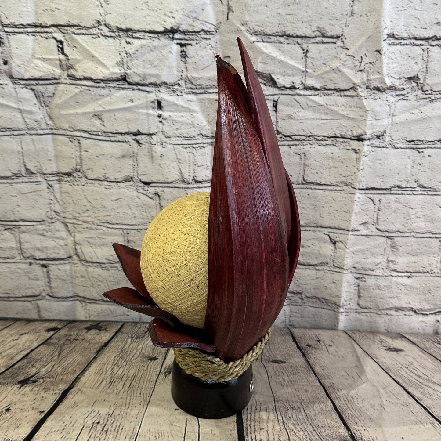 White Red Leaf Natural 40cm Tall Leaf Lamp Twist LED UK Mains Plug Design 92