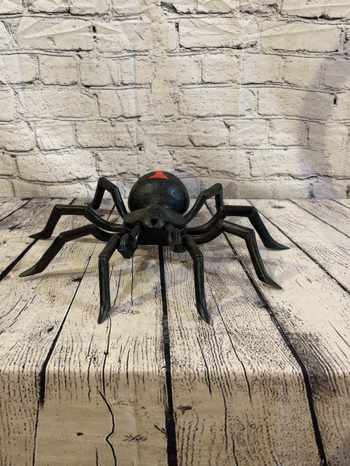 40cm x 30cm Black Widow Wooden Spider Carving Hand Walking Tarantula Statue4