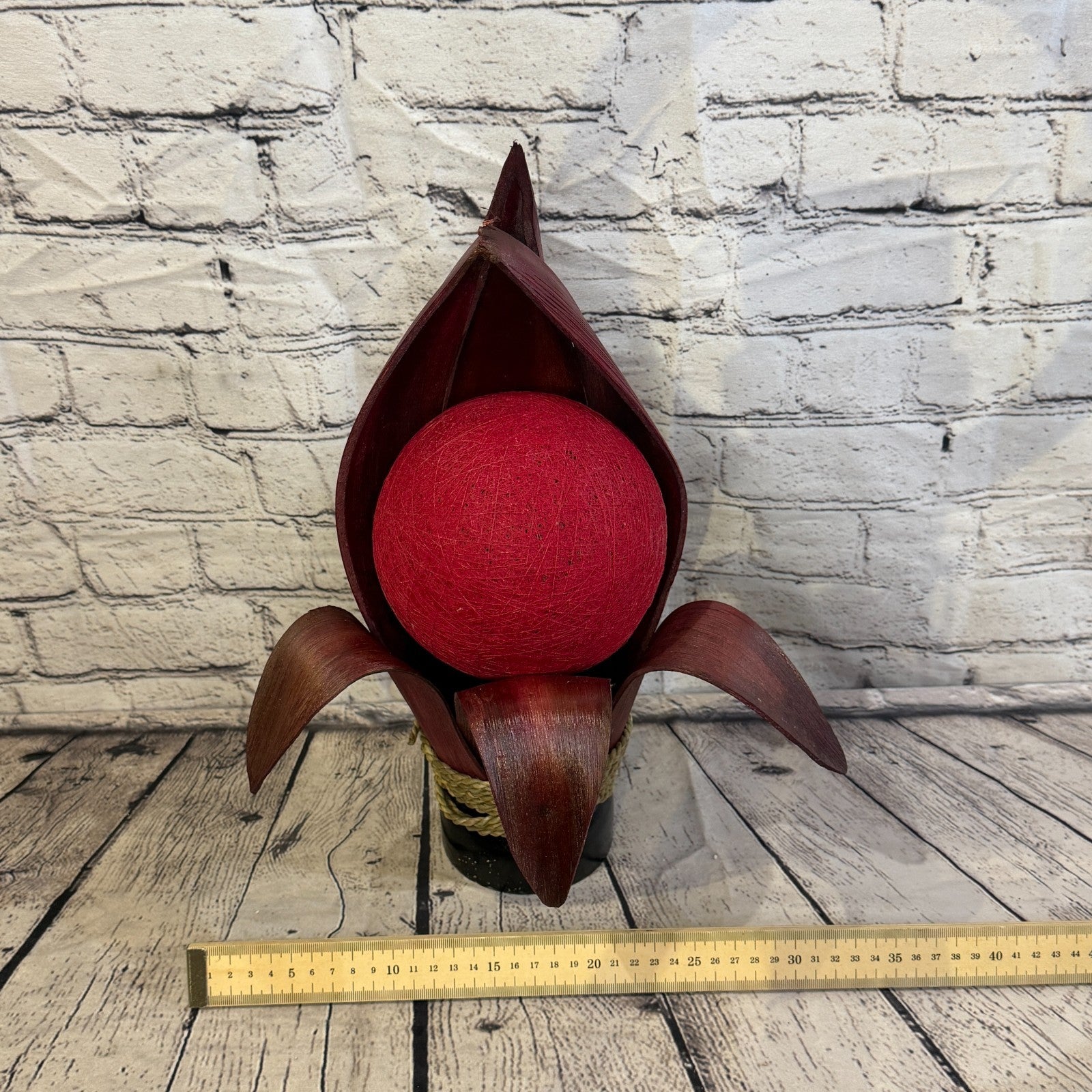 Red Light Red Natural 40cm Tall Leaf Lamp Twist LED UK Mains Plug Design 56
