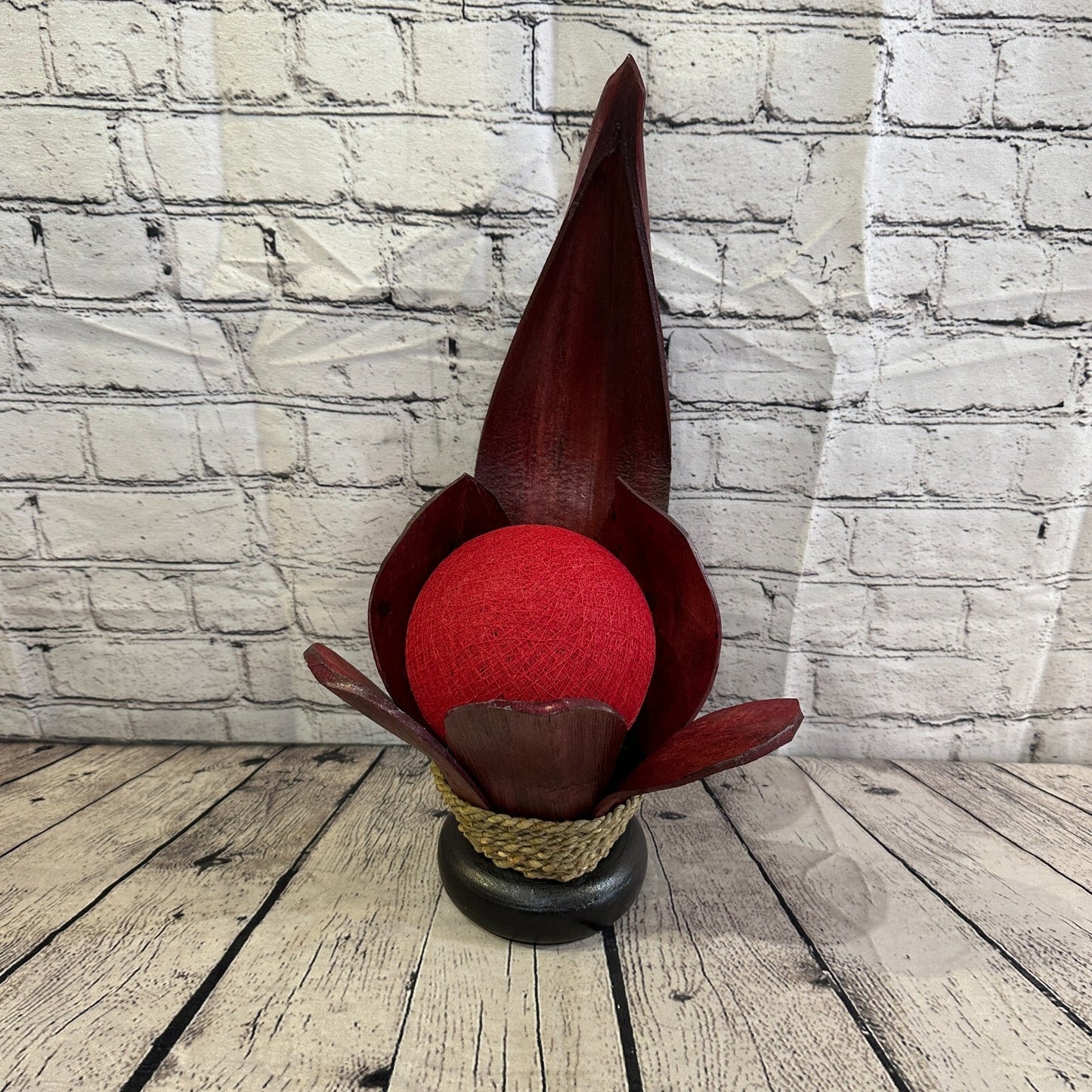 Red Red Leaf Natural 45cm Tall Leaf Lamp Twist LED UK Mains Plug Design 70