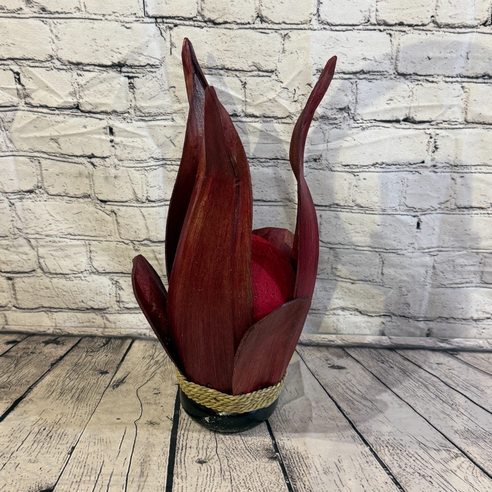 Red Light Red Natural 45cm Tall Leaf Lamp Twist LED UK Mains Plug Design 23