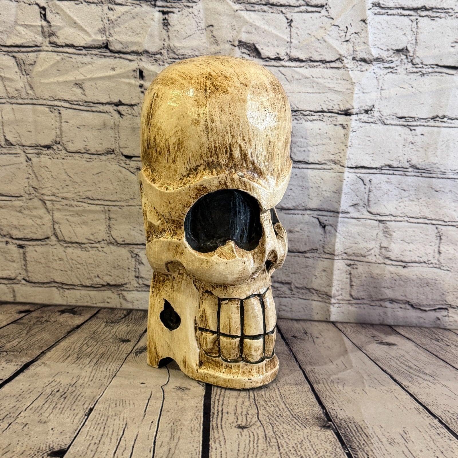 30cm x 15cm Single Skull Round Wooden Statue Coffee Bar Restaurant Garden Pub2