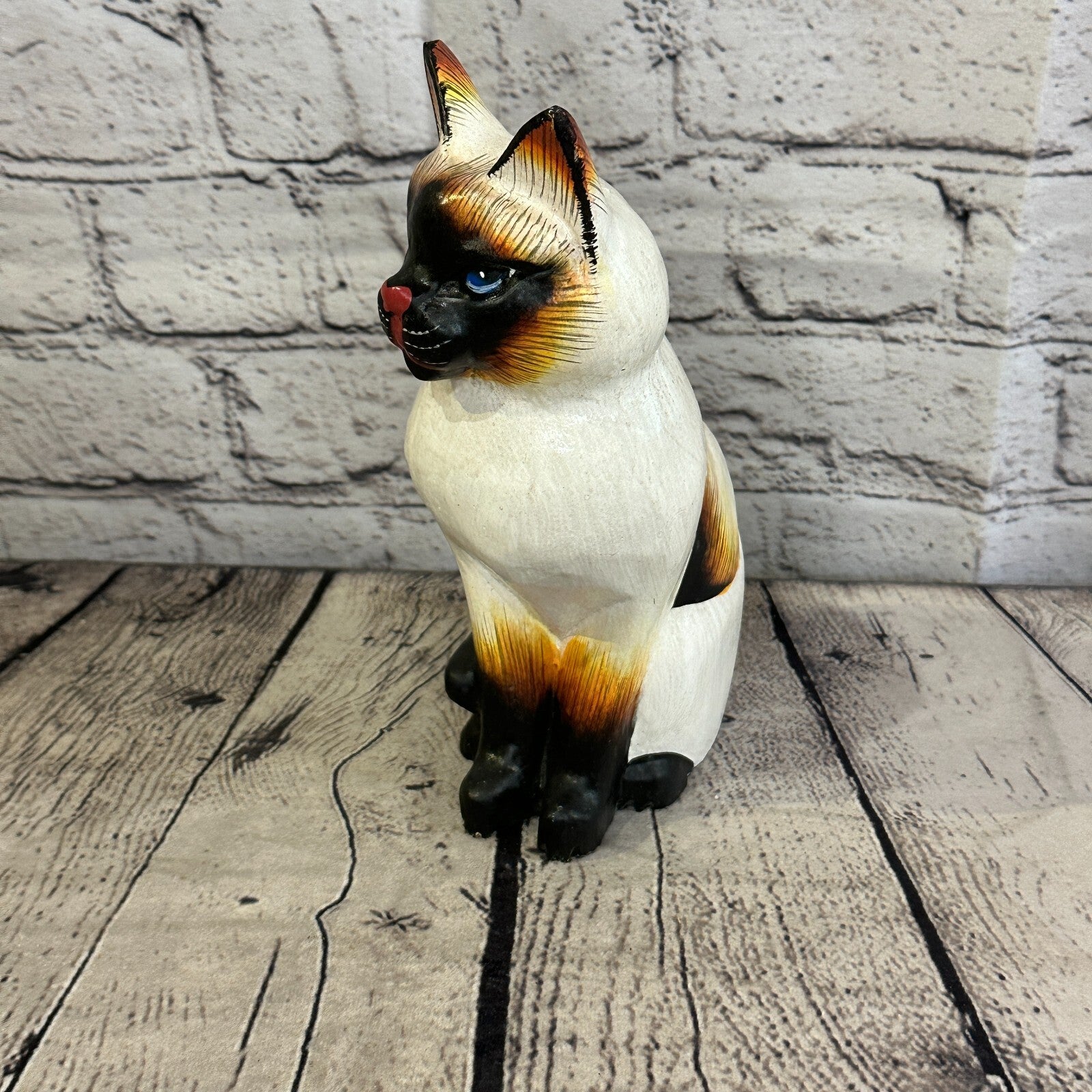 20cm x 10cm Siamese Sitting Style Painted Wooden Hand Carved Cat Wooden1