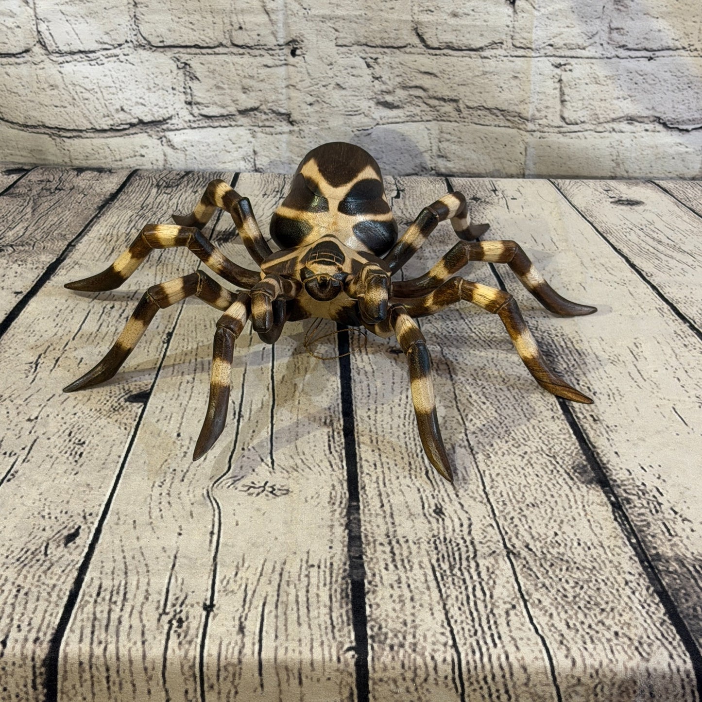 30cm x 25cm Wooden Spider Carving Hand Carved Walking Spider Tarantula Statue4