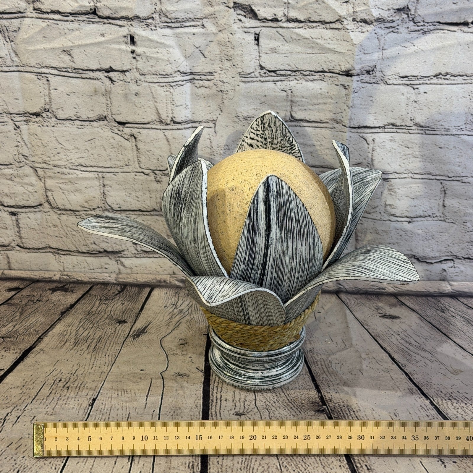 White Light Silver Natural 25cm Tall Leaf Lamp Twist LED UK Mains Plug Design 95