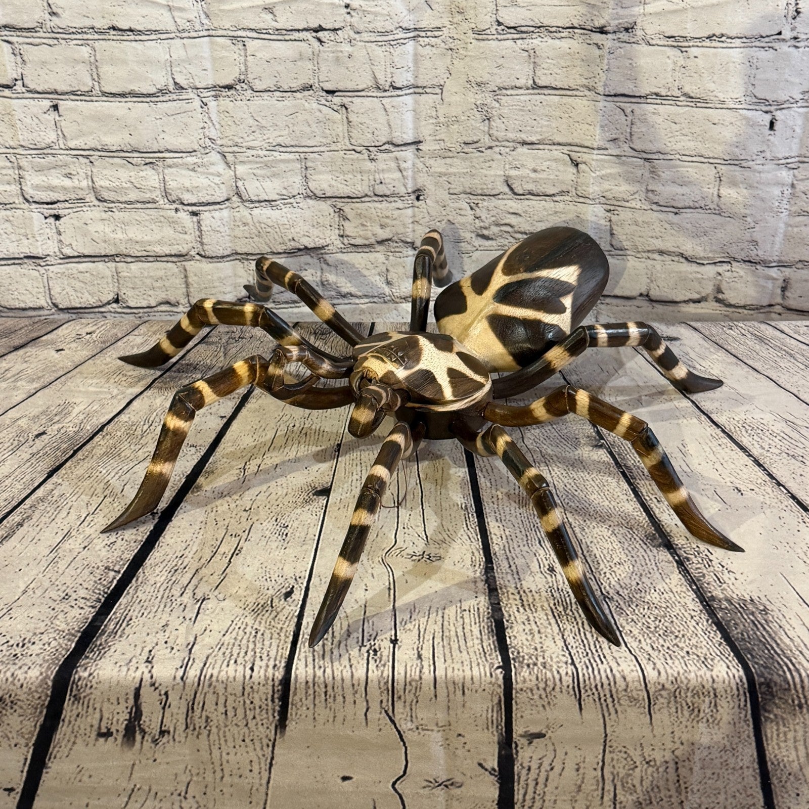 45cm x 35cm Wooden Spider Carving Hand Carved Walking Spider Tarantula Statue3