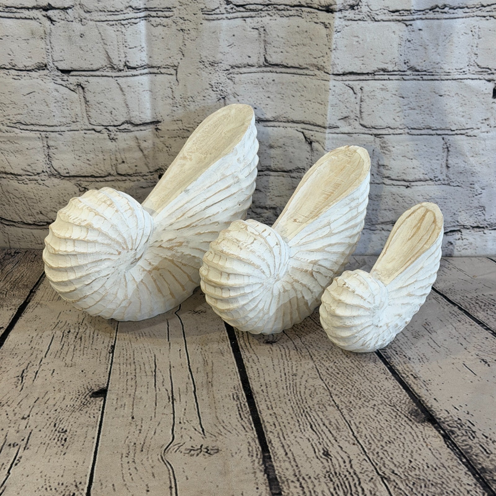 20cm White Shabby Pastel Nautilus Shell Ornament Decor Carved Light Wood Figure8