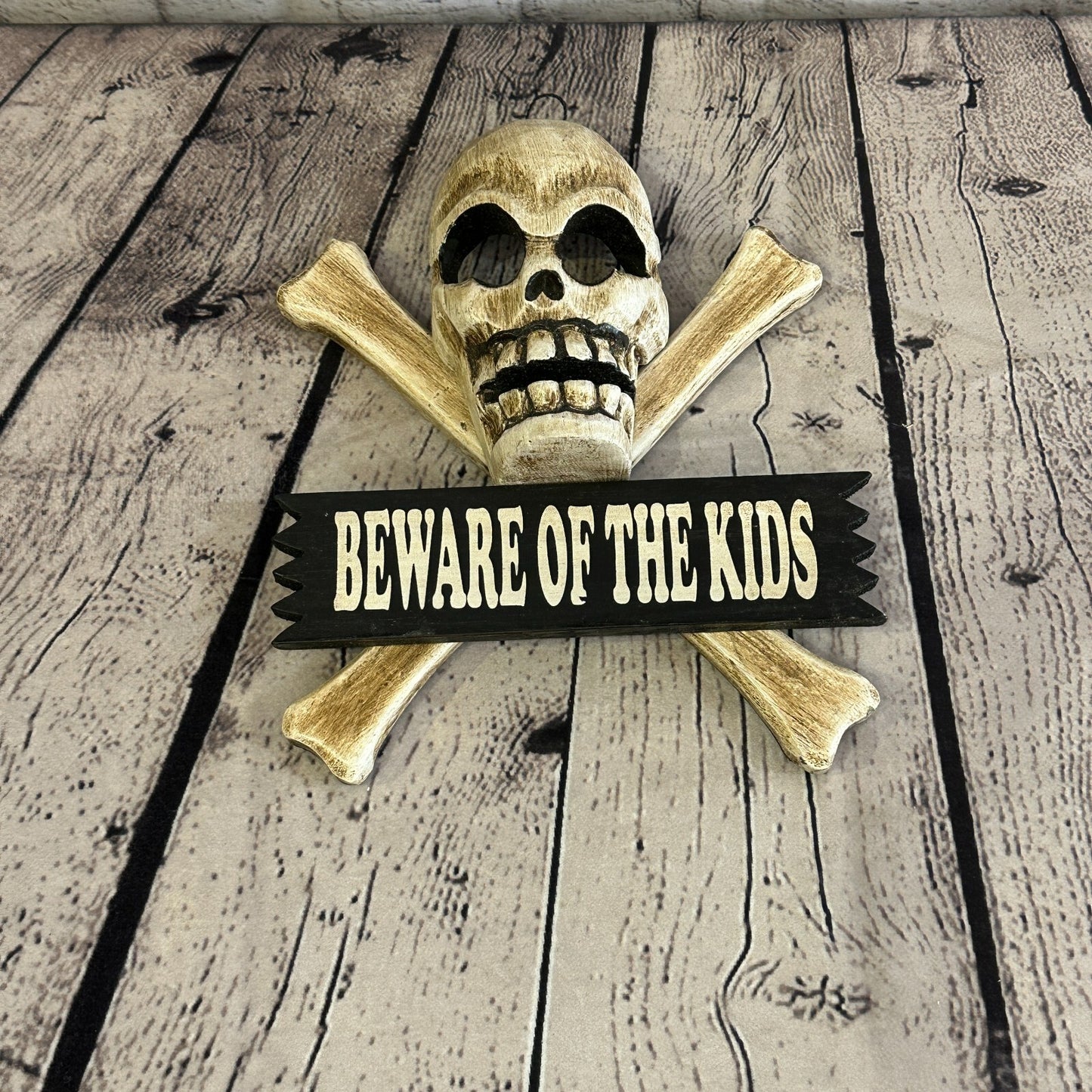 Skull Crossbones Beware Of The Kids Pirate Sign Door Plaque 20cm x 20cm Handmade3