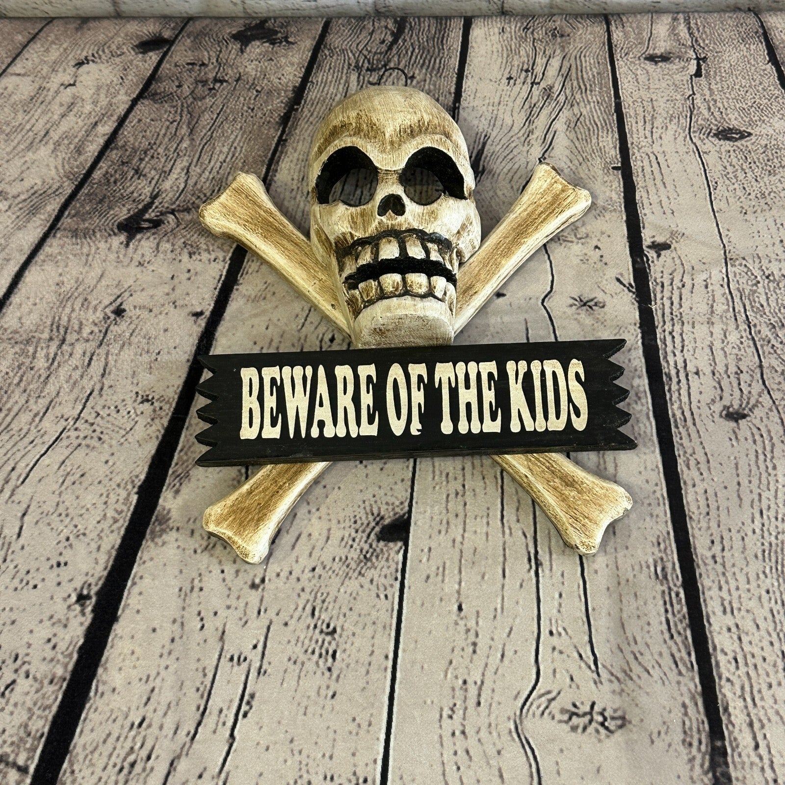 Skull Crossbones Beware Of The Kids Pirate Sign Door Plaque 20cm x 20cm Handmade3