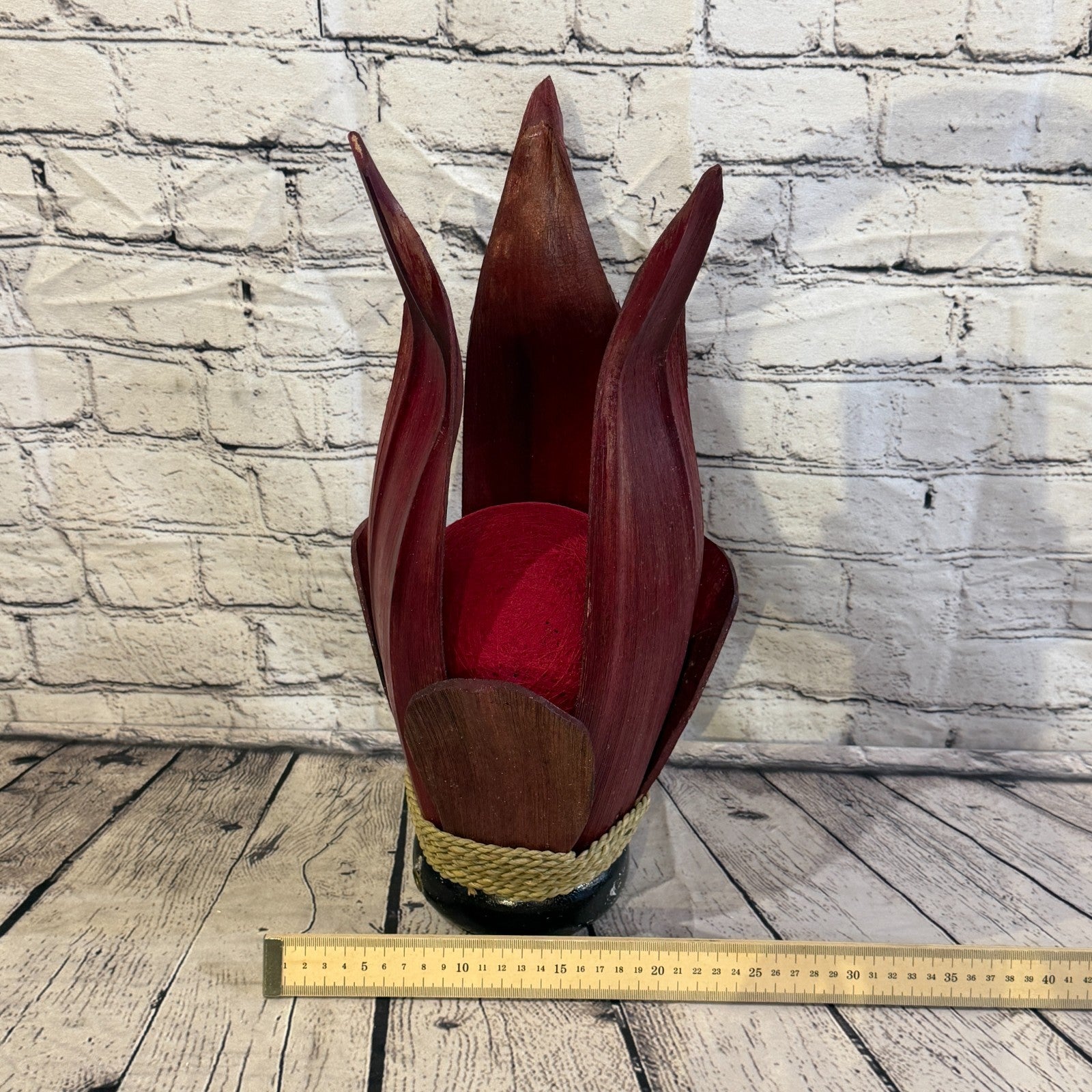 Red Light Red Natural 45cm Tall Leaf Lamp Twist LED UK Mains Plug Design 26