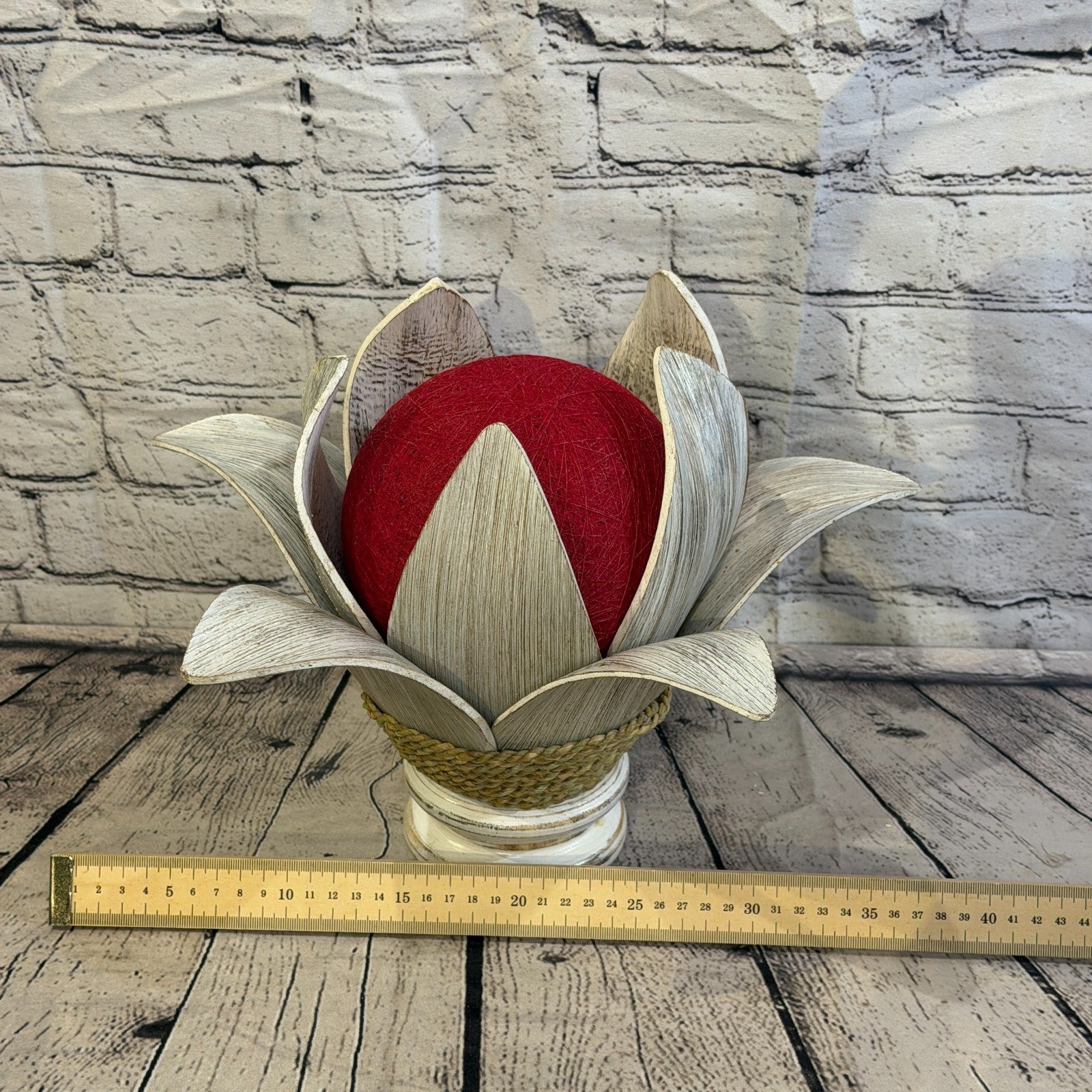 Red Light White Natural 25cm Tall Leaf Lamp Twist LED UK Mains Plug Design 94