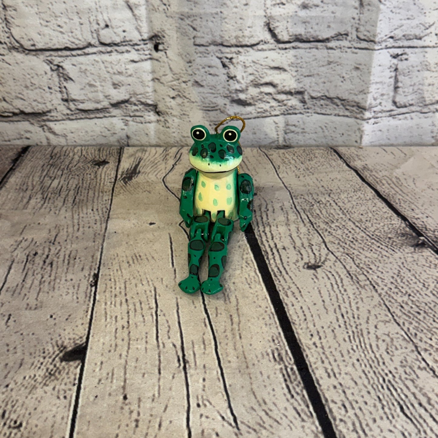 10cm Green Frog Sitting Animal Wooden Shelf Ornament Handmade Fairtrade1