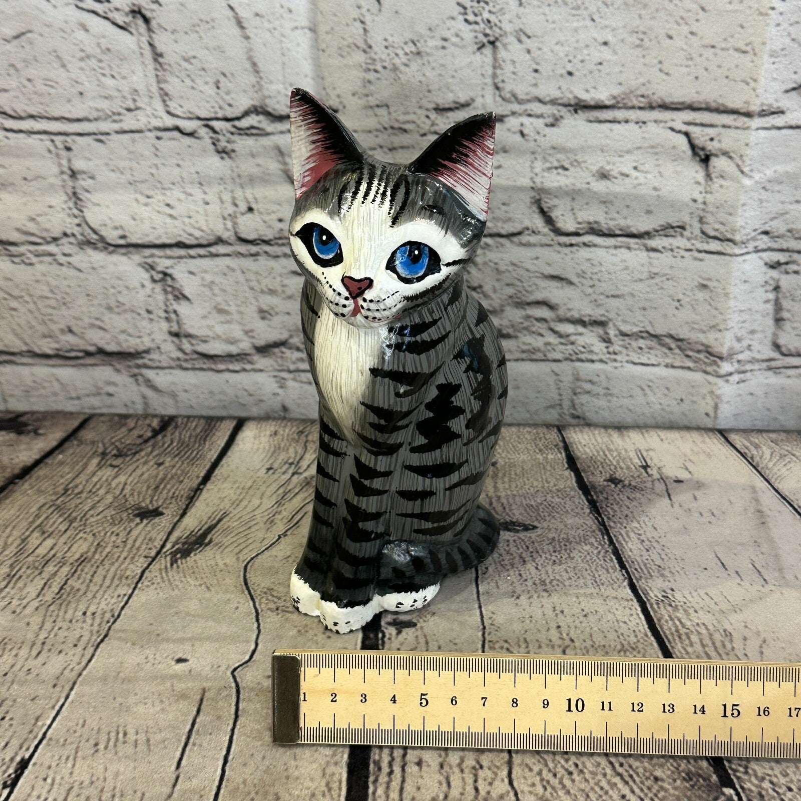 20cm x 10cm Grey & White Sitting Style Painted Wooden Hand Carved Cat Wooden7