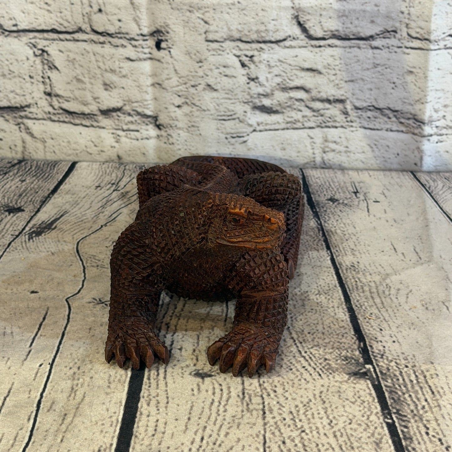 10cm x 20cm Wooden Komodo Dragon Exquisite Detailing Ornament Hand Carved2