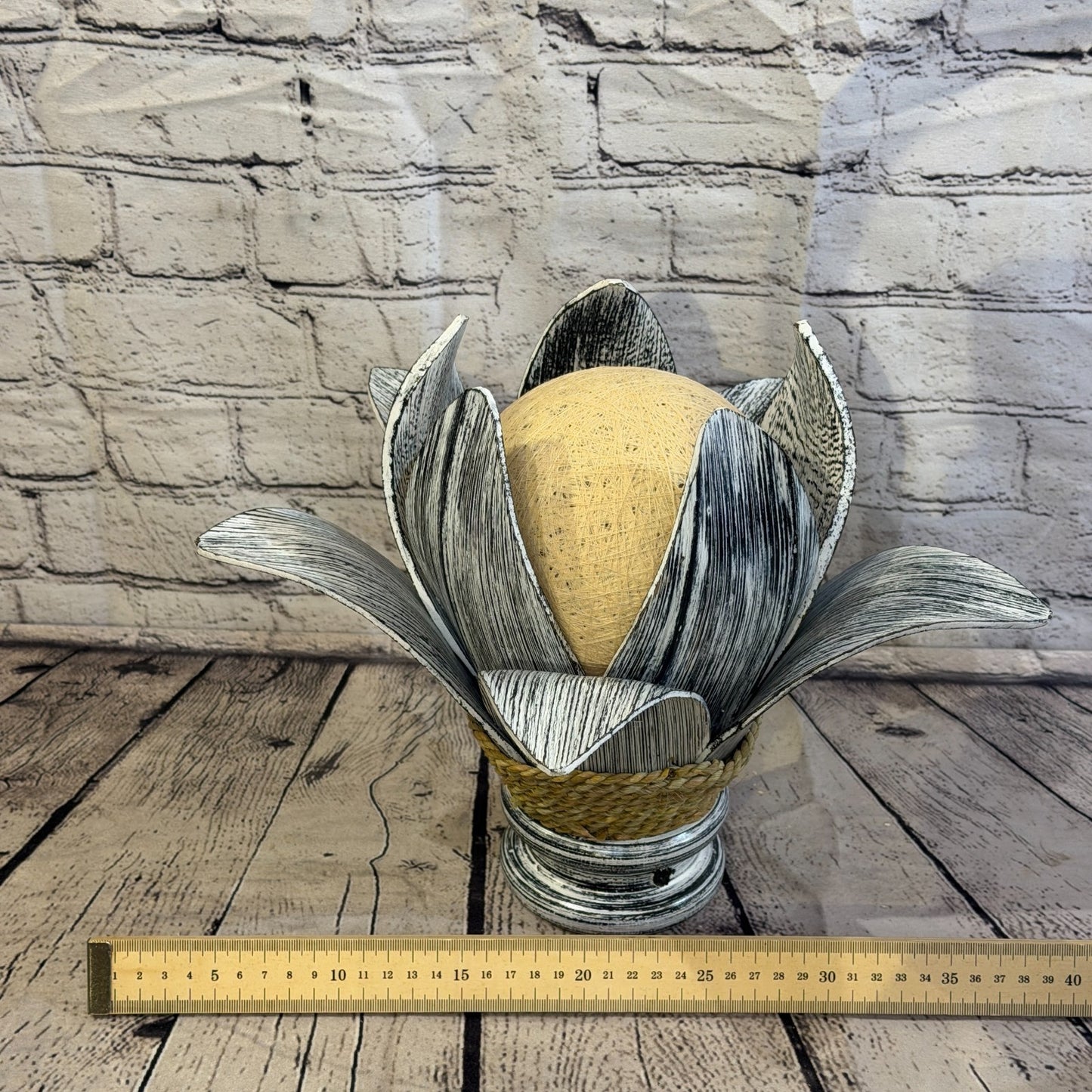 White Light Silver Natural 25cm Tall Leaf Lamp Twist LED UK Mains Plug Design 94