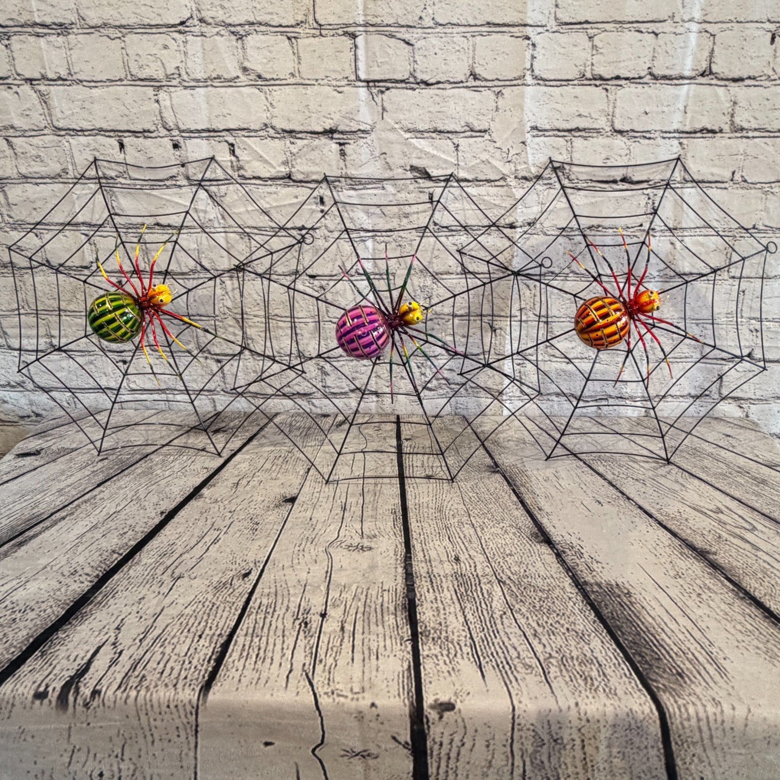 30cm x 30cm Green Spider On Web Bug Metal Tin Wall Hanging Ornament Statue5