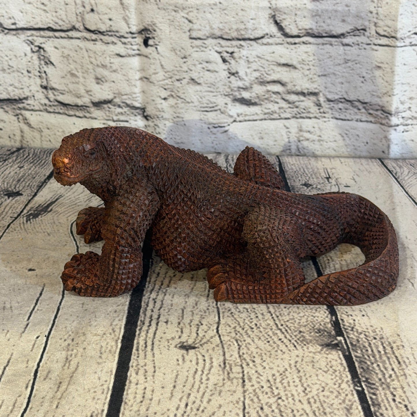 10cm x 20cm Wooden Komodo Dragon Exquisite Detailing Ornament Hand Carved0