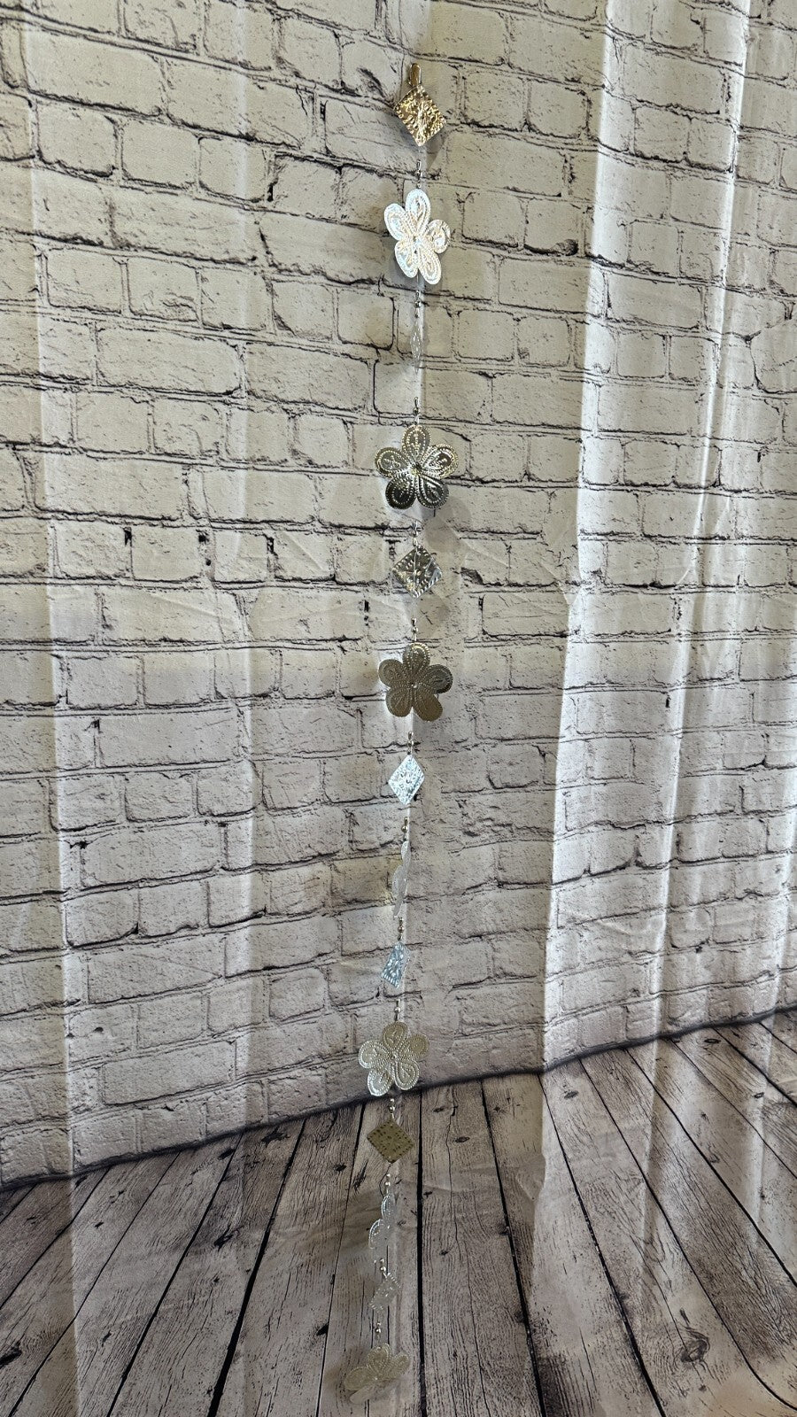 Aluminium Stamped Sitting Flower String Wall Hangings Home Decoration4