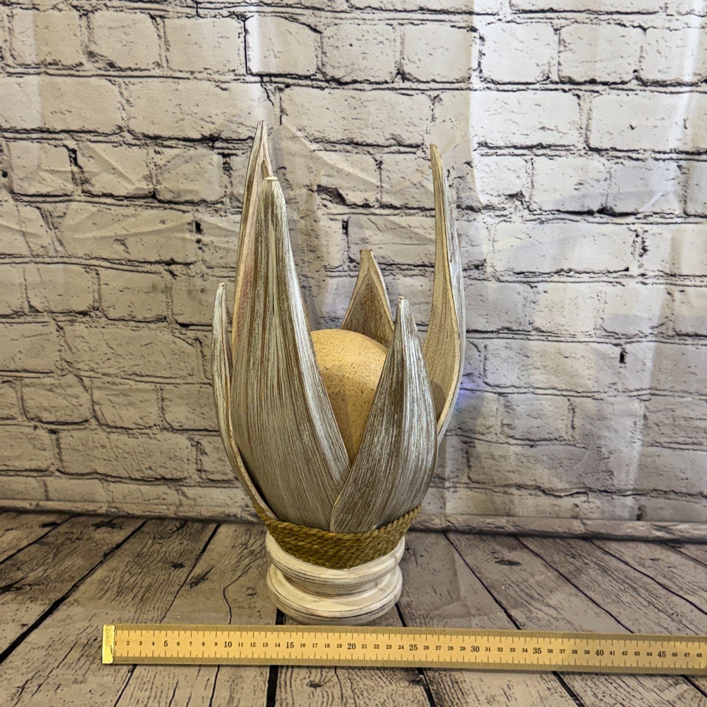White Light White Natural 40cm Tall Leaf Lamp Twist LED UK Mains Plug Design 115