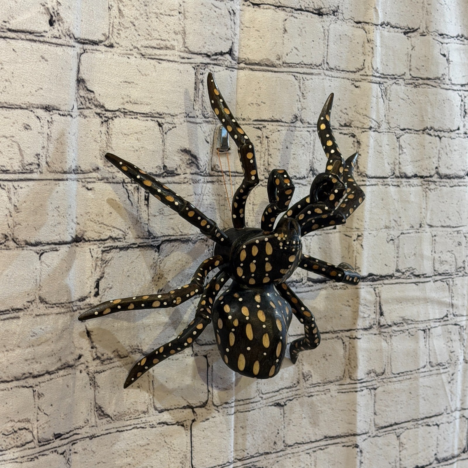 30cm x 25cm Brown Spots Wooden Spider Carving Hand Walking Tarantula Statue0
