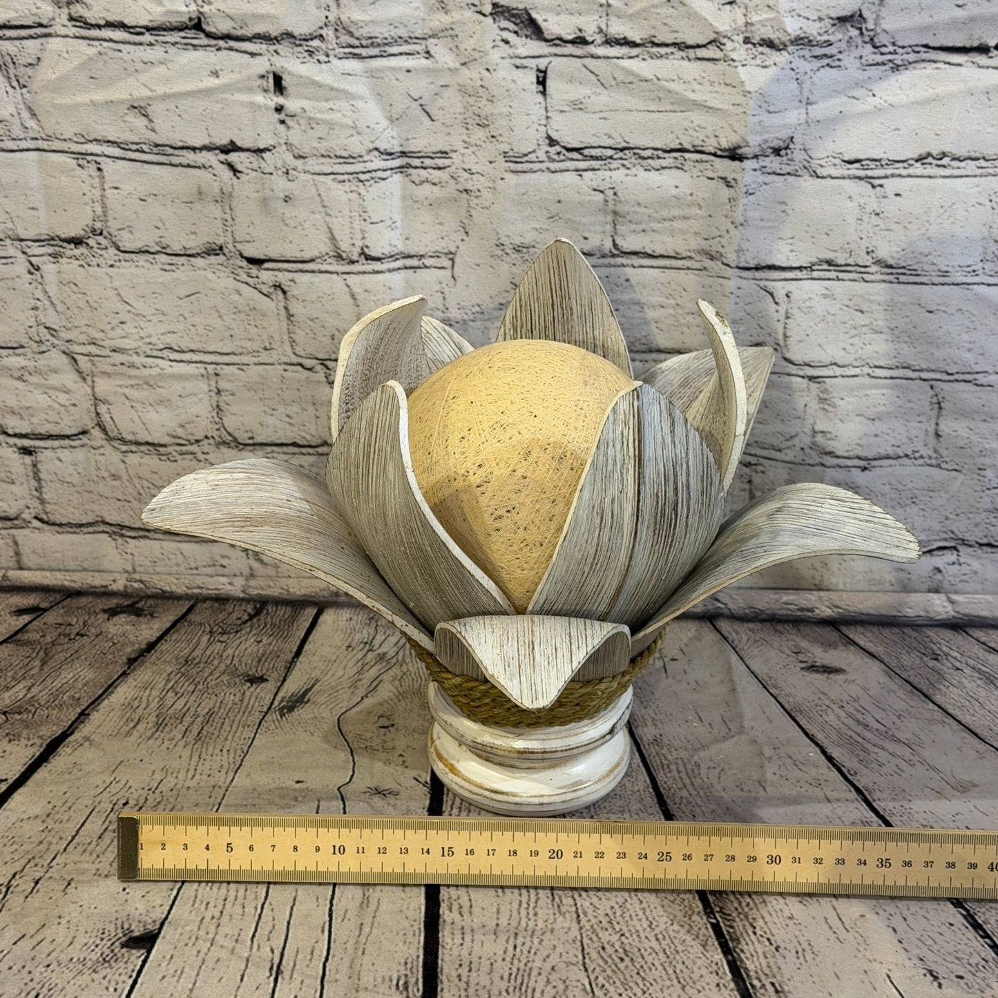 White Light White Natural 25cm Tall Leaf Lamp Twist LED UK Mains Plug Design 95