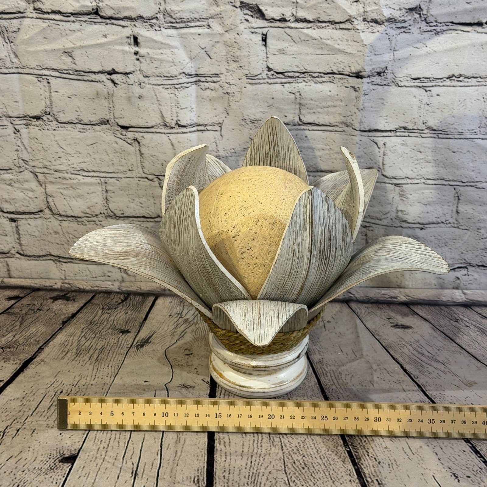 White Light White Natural 25cm Tall Leaf Lamp Twist LED UK Mains Plug Design 95