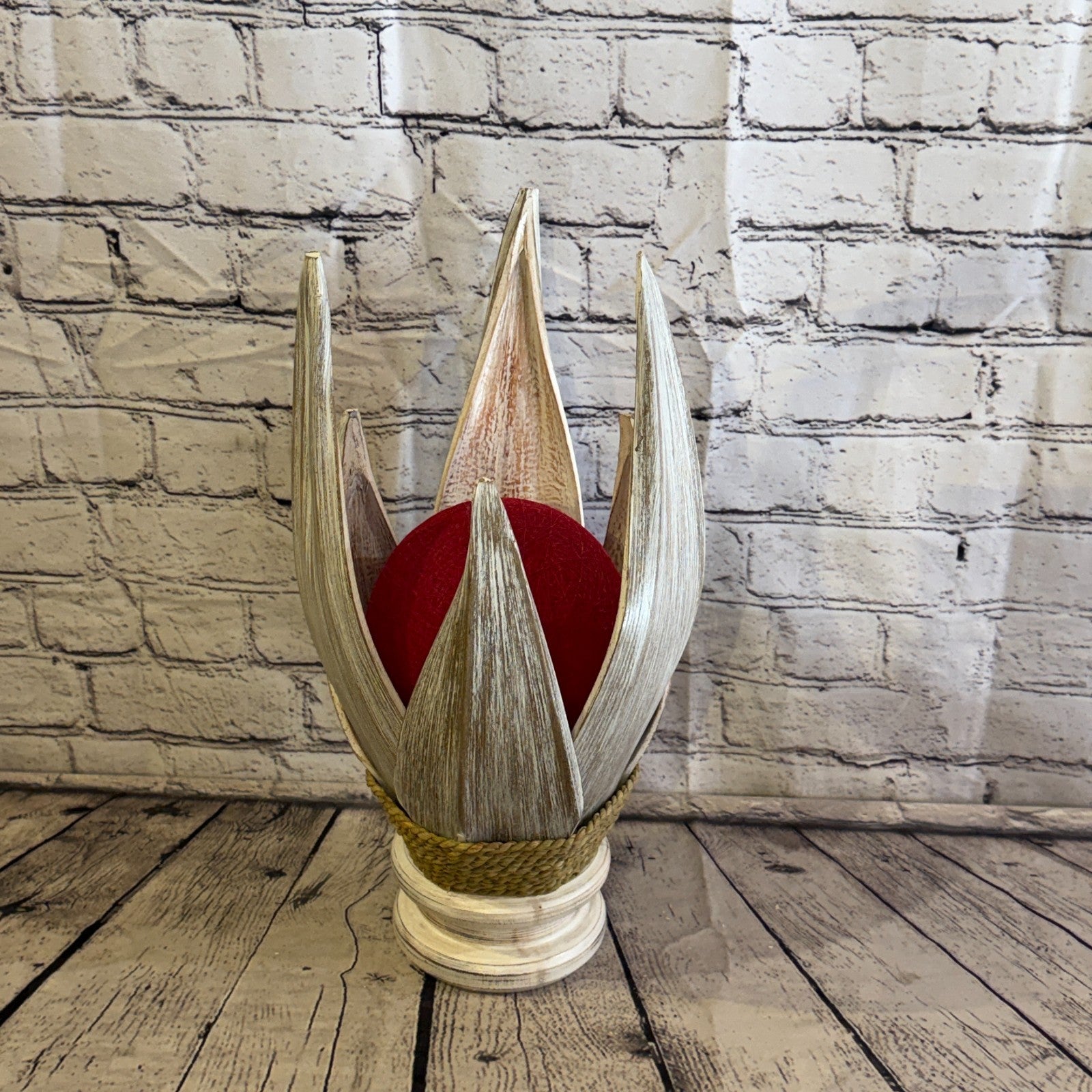 Red Light White Natural 40cm Tall Leaf Lamp Twist LED UK Mains Plug Design 110