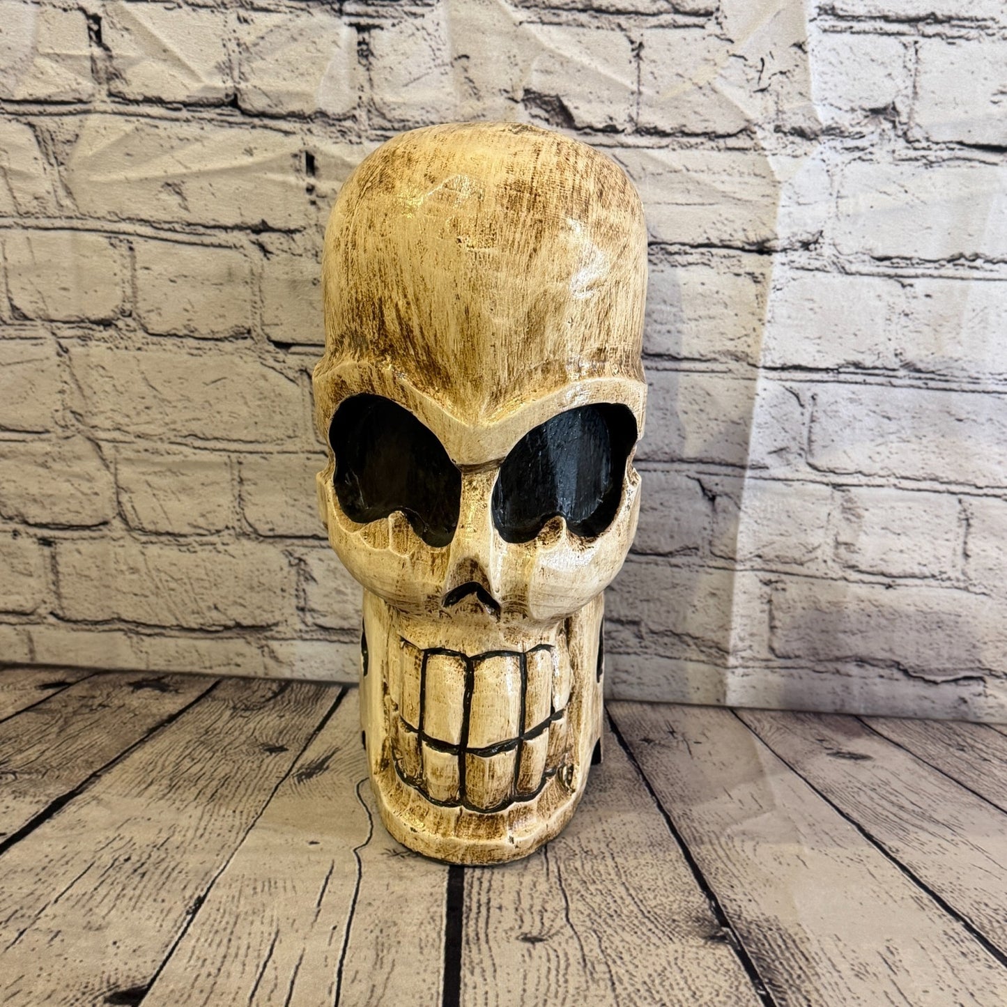 30cm x 15cm Single Skull Round Wooden Statue Coffee Bar Restaurant Garden Pub1