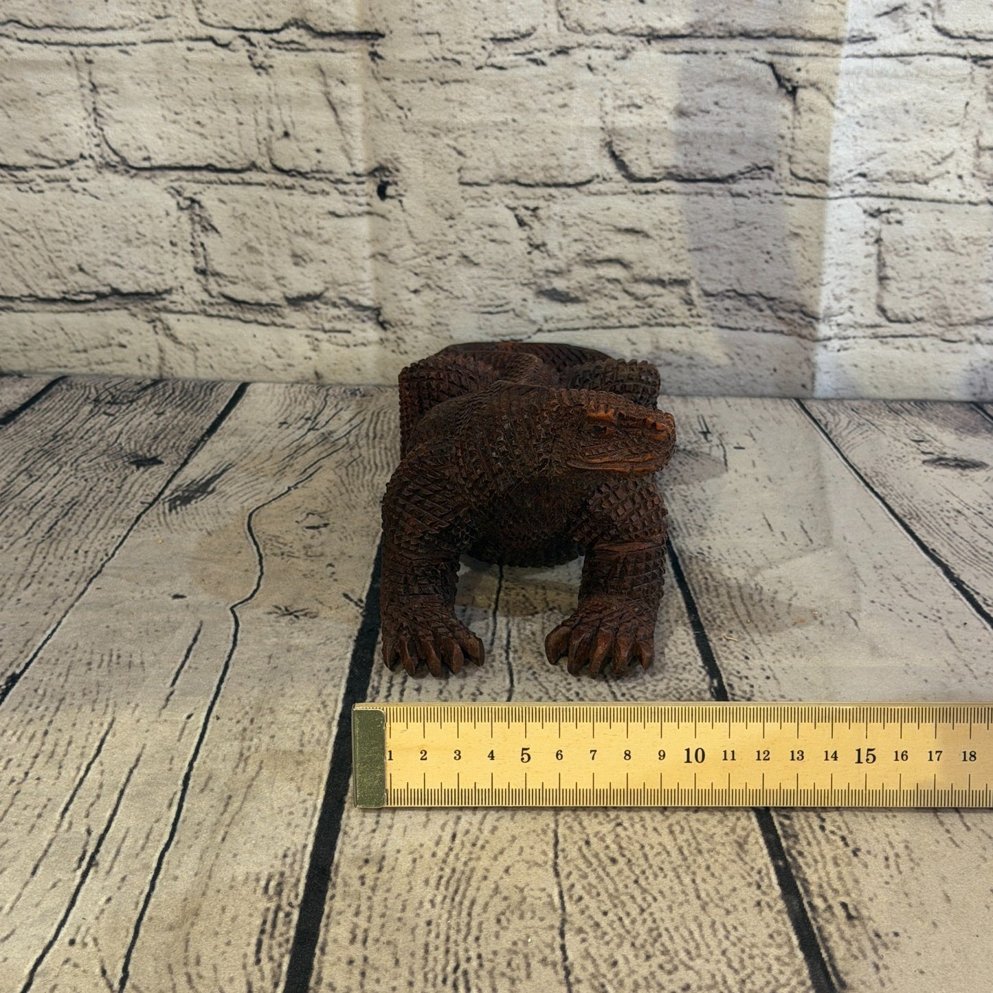 10cm x 20cm Wooden Komodo Dragon Exquisite Detailing Ornament Hand Carved7