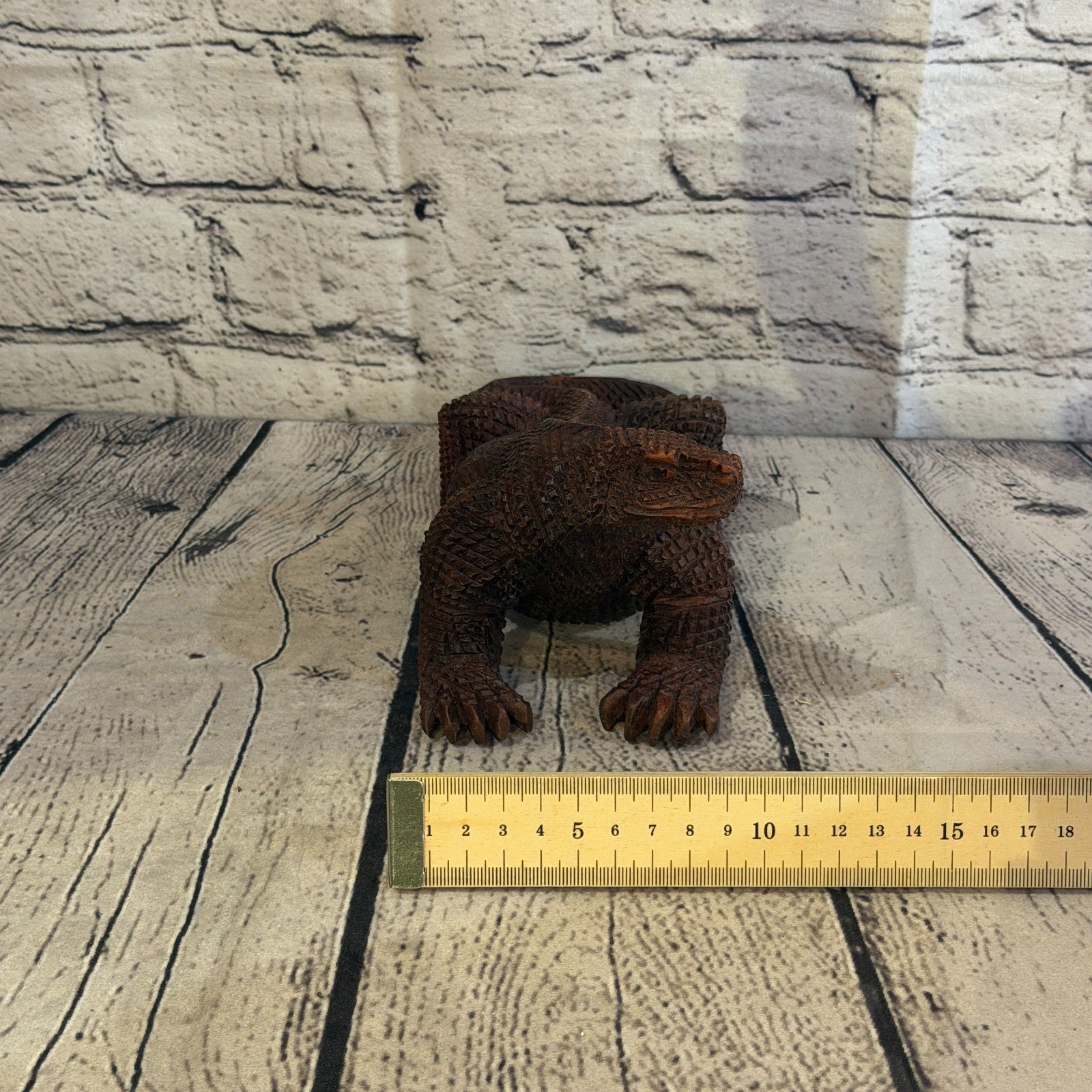 10cm x 20cm Wooden Komodo Dragon Exquisite Detailing Ornament Hand Carved7