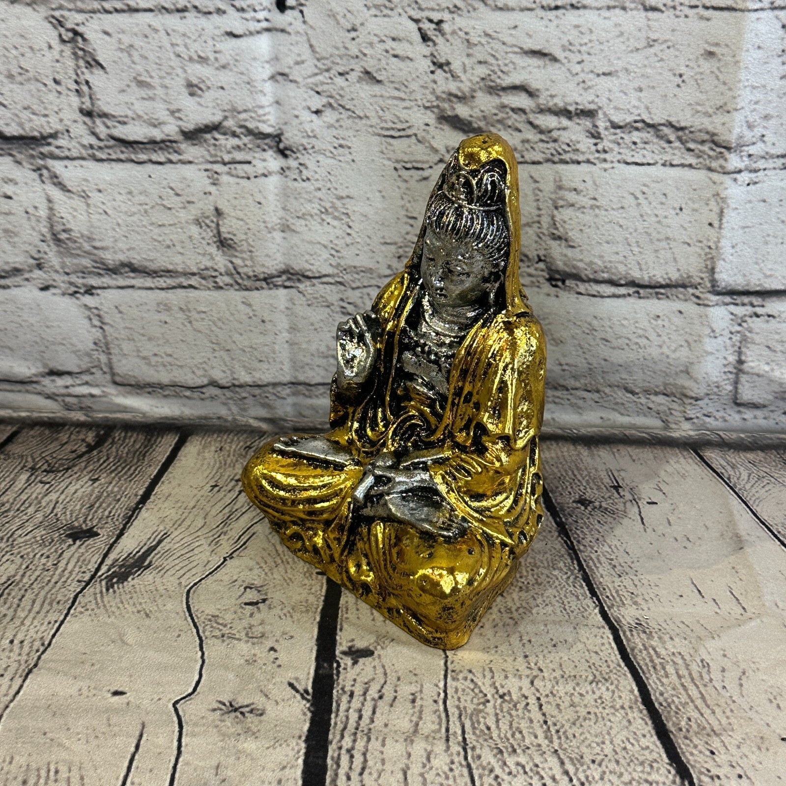 Silver And Gold 18cm x 10cm Small Quan Yin Sitting Lotus Statue Resin Hindu God1