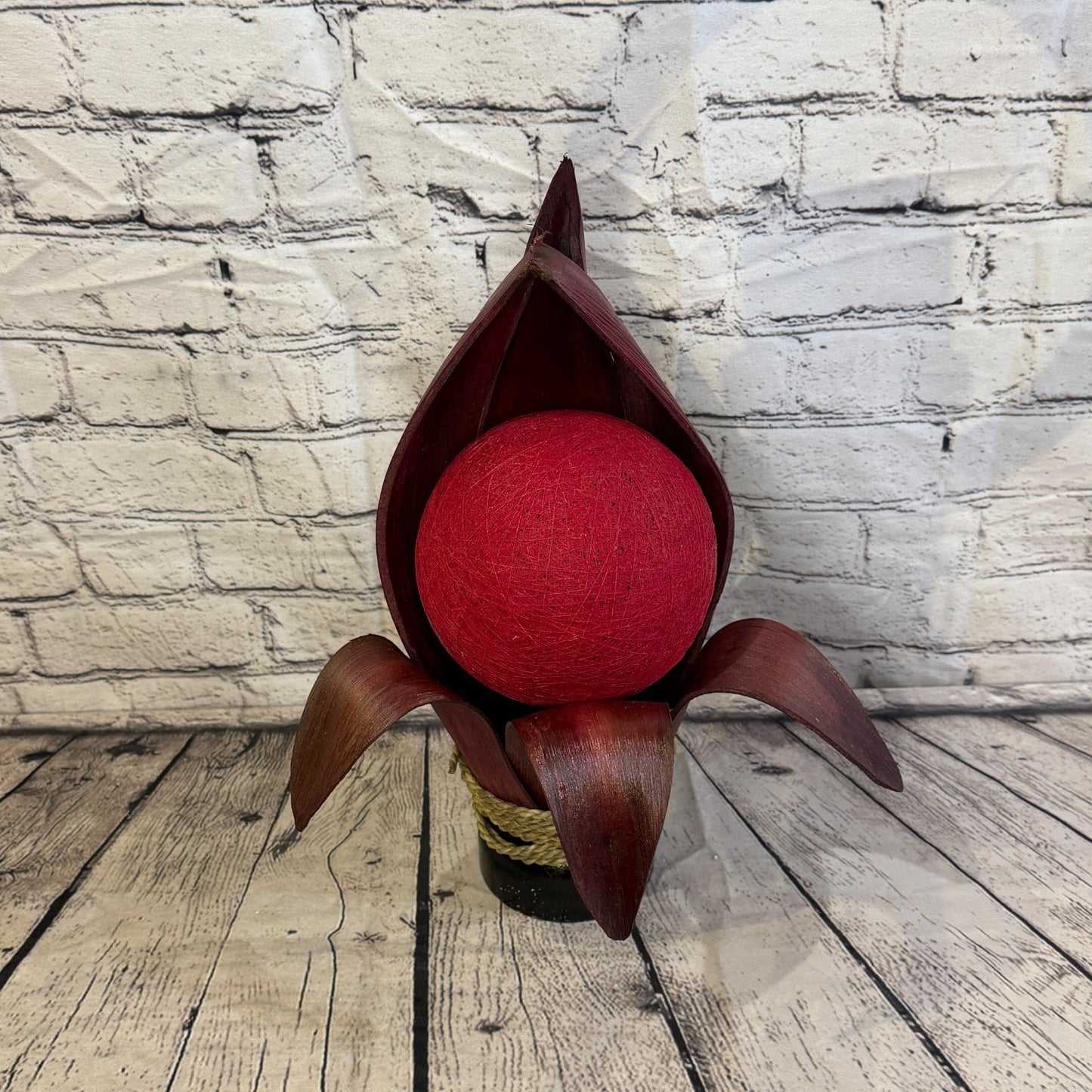 Red Light Red Natural 40cm Tall Leaf Lamp Twist LED UK Mains Plug Design 51