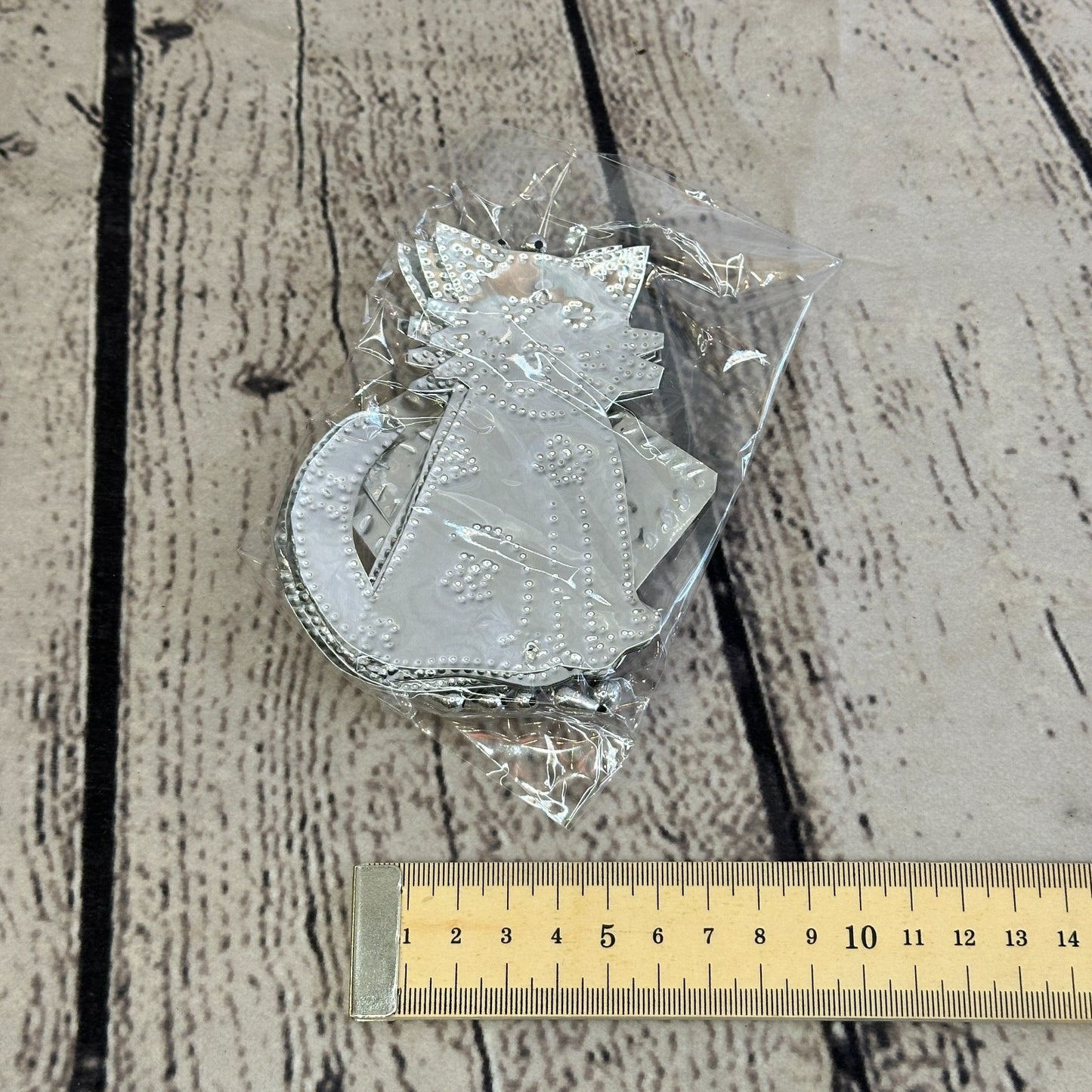 Aluminium Stamped Sitting Cat String Wall Hangings Home Decoration2