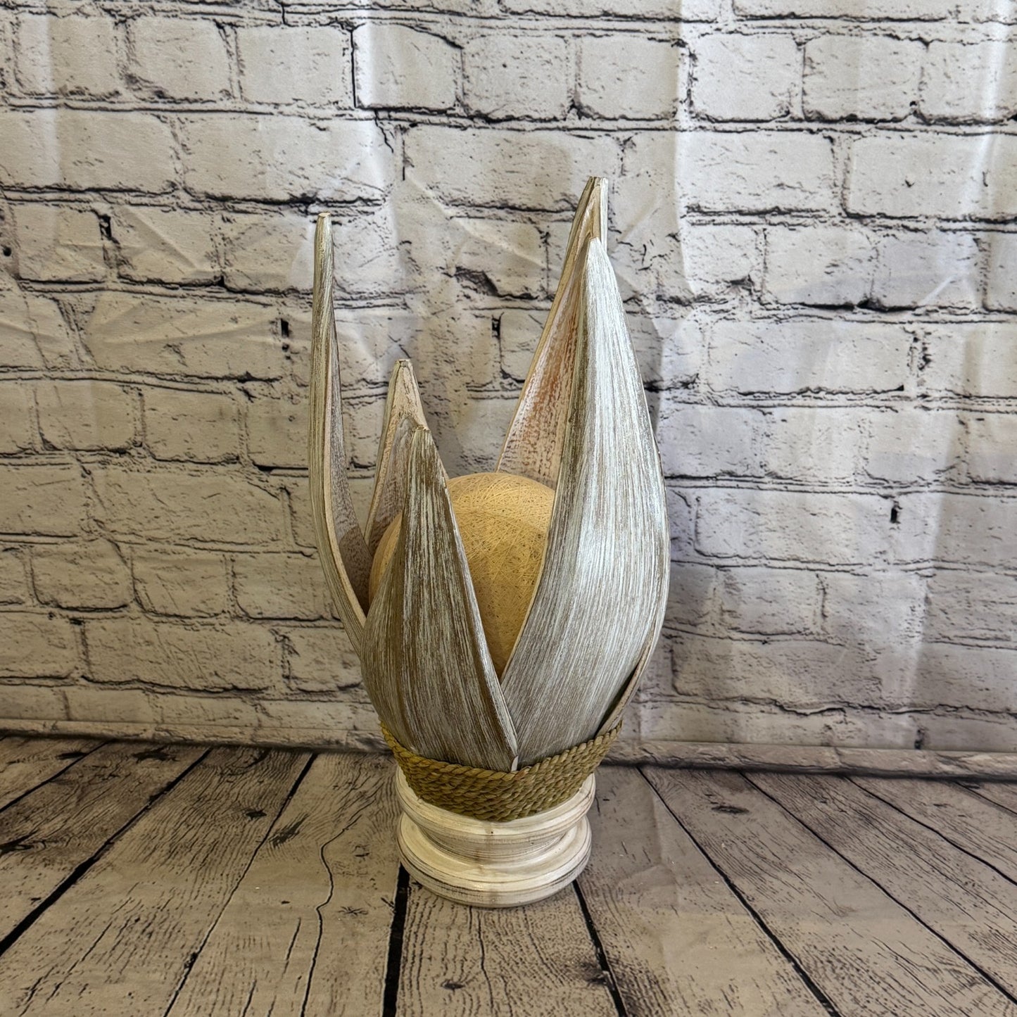 White Light White Natural 40cm Tall Leaf Lamp Twist LED UK Mains Plug Design 112