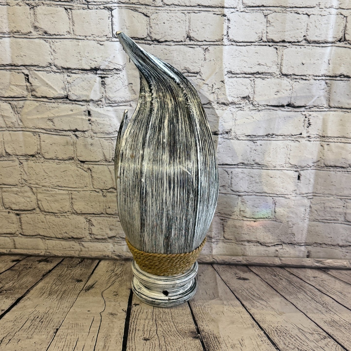 White Light Silver Natural 45cm Tall Leaf Lamp Twist LED UK Mains Plug Desige 123