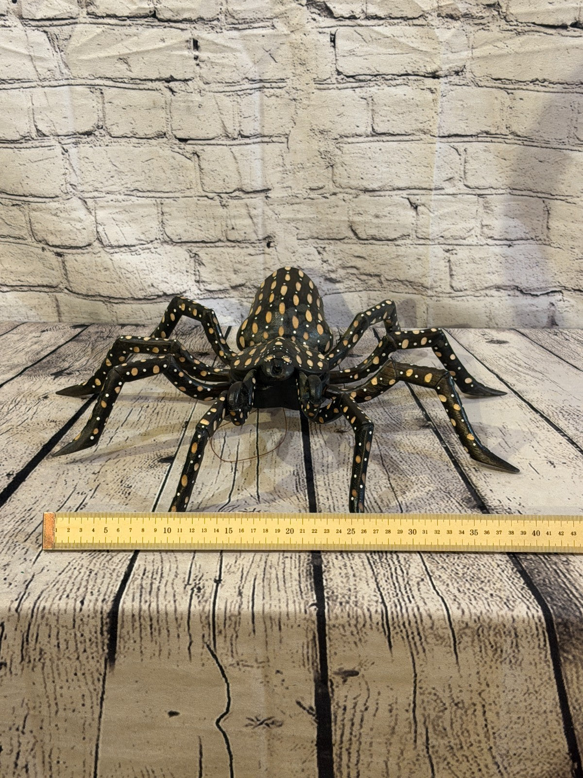 40cm x 30cm Brown Spots Wooden Spider Carving Hand Walking Tarantula Statue8