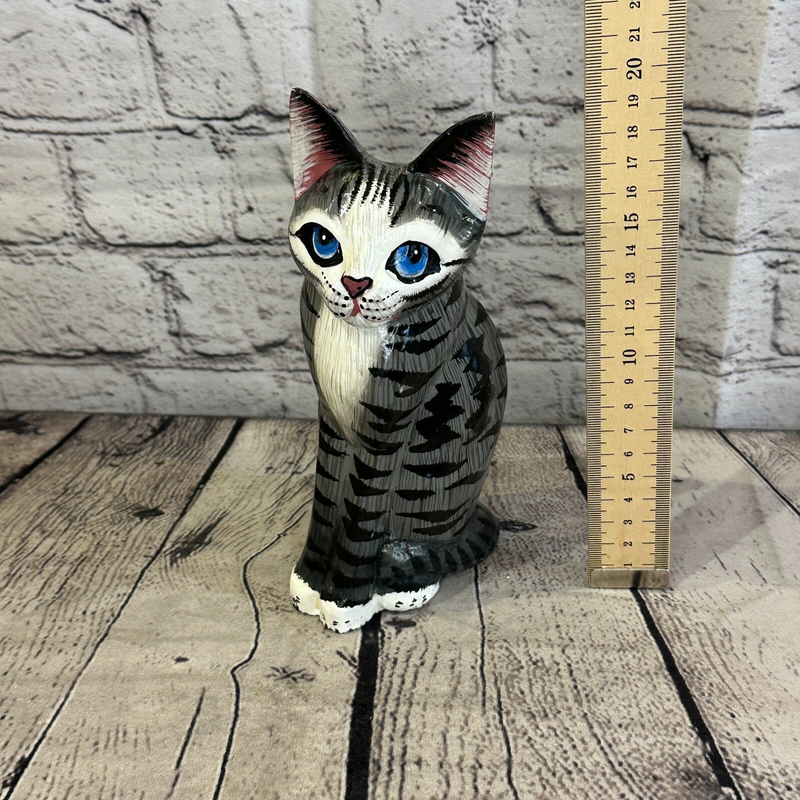 20cm x 10cm Grey & White Sitting Style Painted Wooden Hand Carved Cat Wooden6