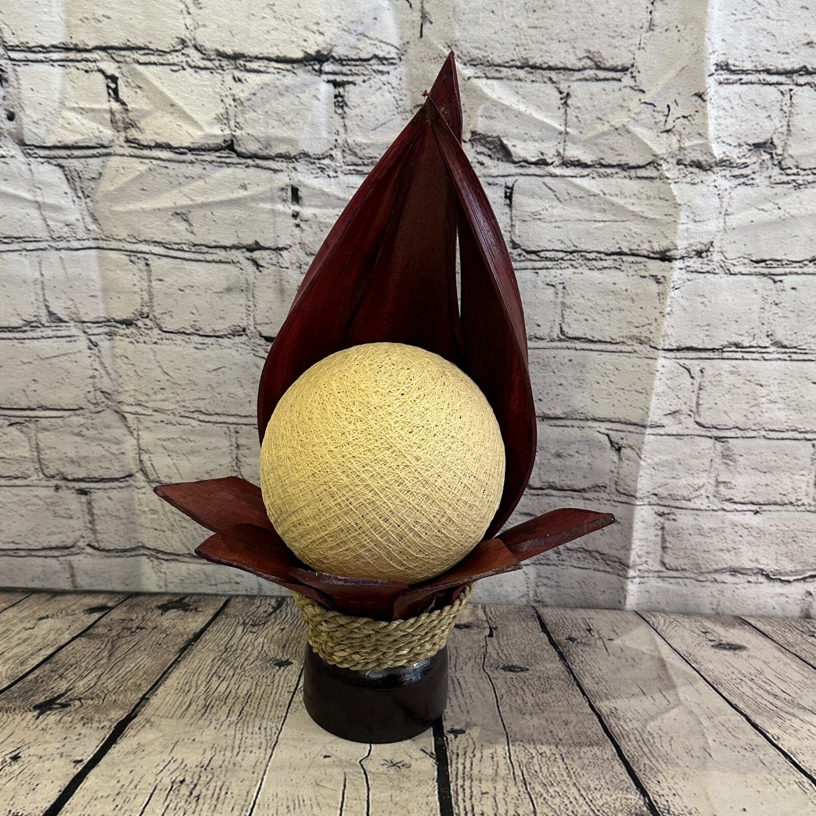 White Red Leaf Natural 40cm Tall Leaf Lamp Twist LED UK Mains Plug Design 90