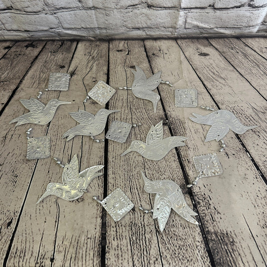 Aluminium Stamped Sitting Humming Bird String Wall Hangings Home Decoration