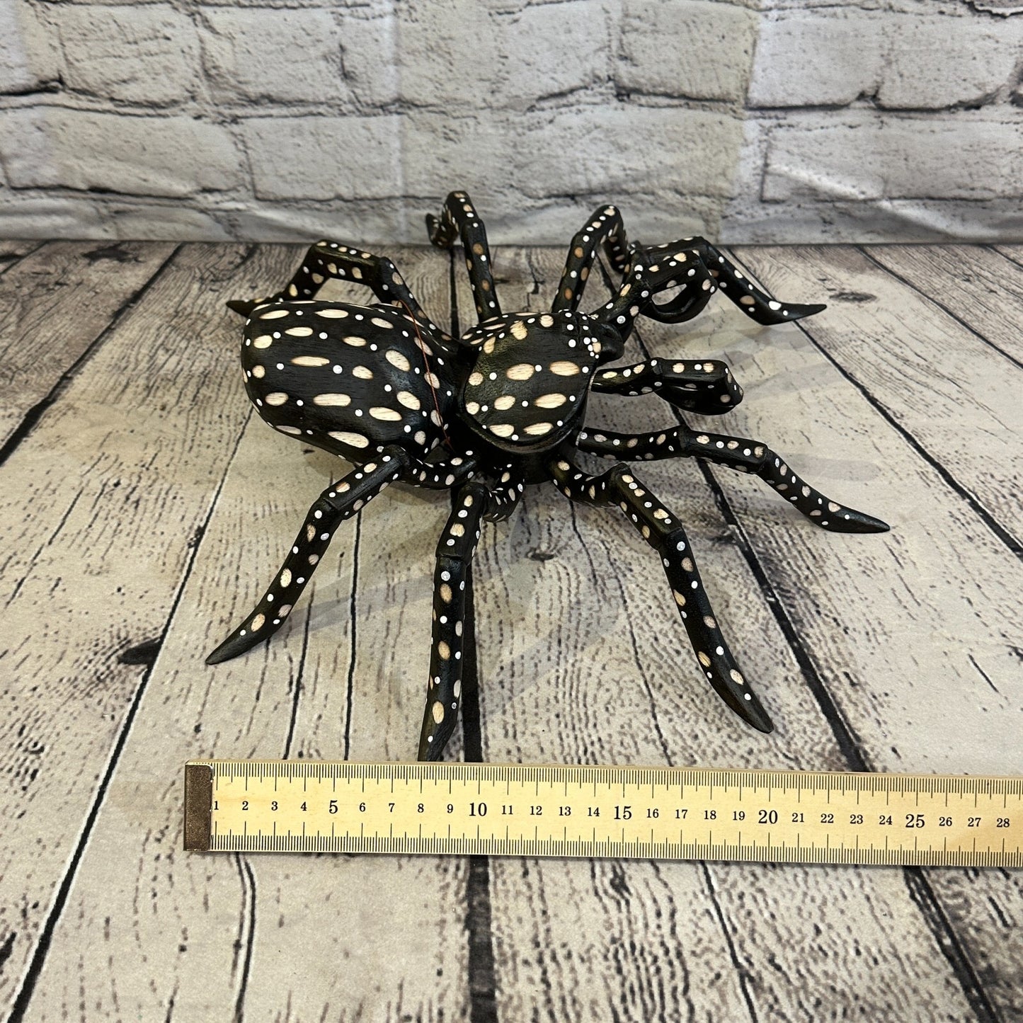 30cm x 25cm Wood Dark Spider Carving Hand Carved Walking Spider Tarantula Statue