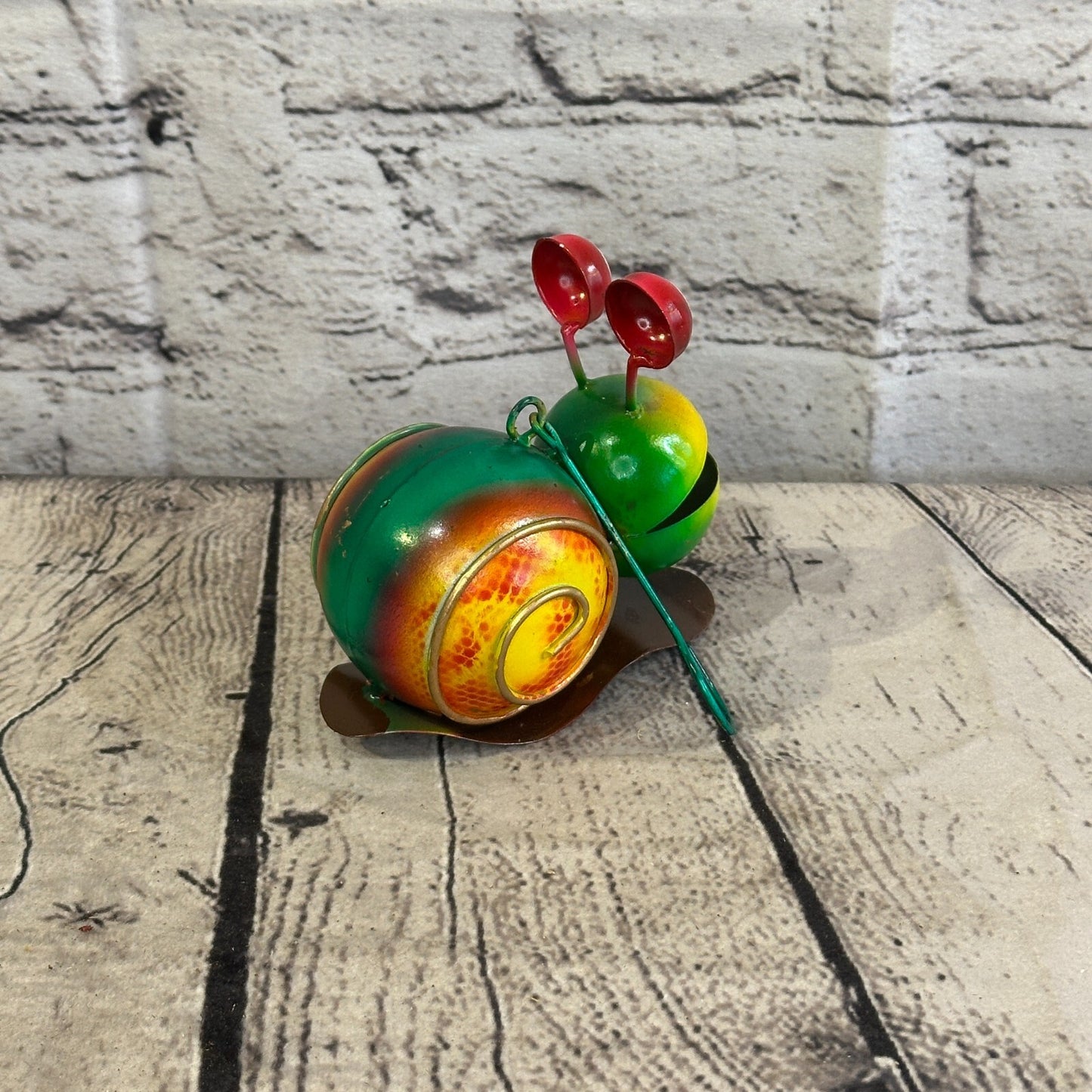 10cm x 10cm Green Snail Bug Cartoon Hanging Hook Ornament Painted Statue