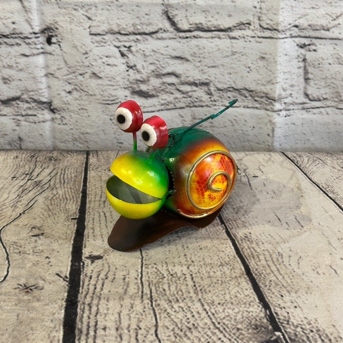 10cm x 10cm Green Snail Bug Cartoon Hanging Hook Ornament Painted Statue